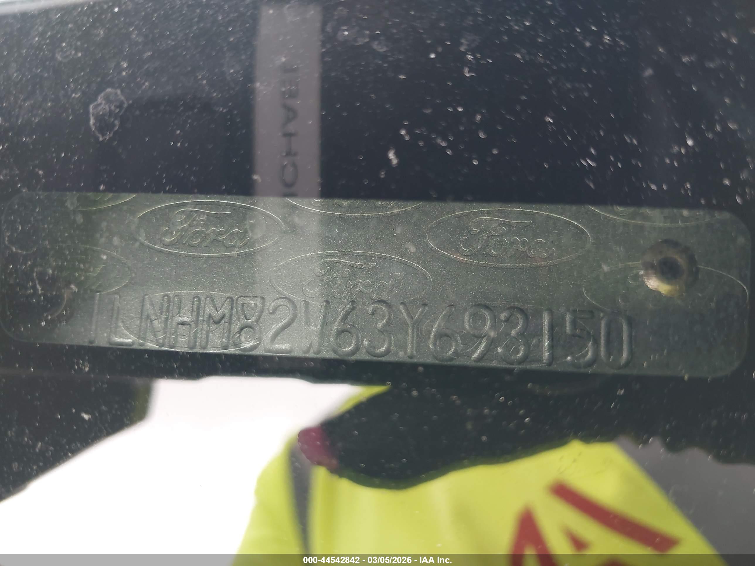 LINCOLN TOWN image 9