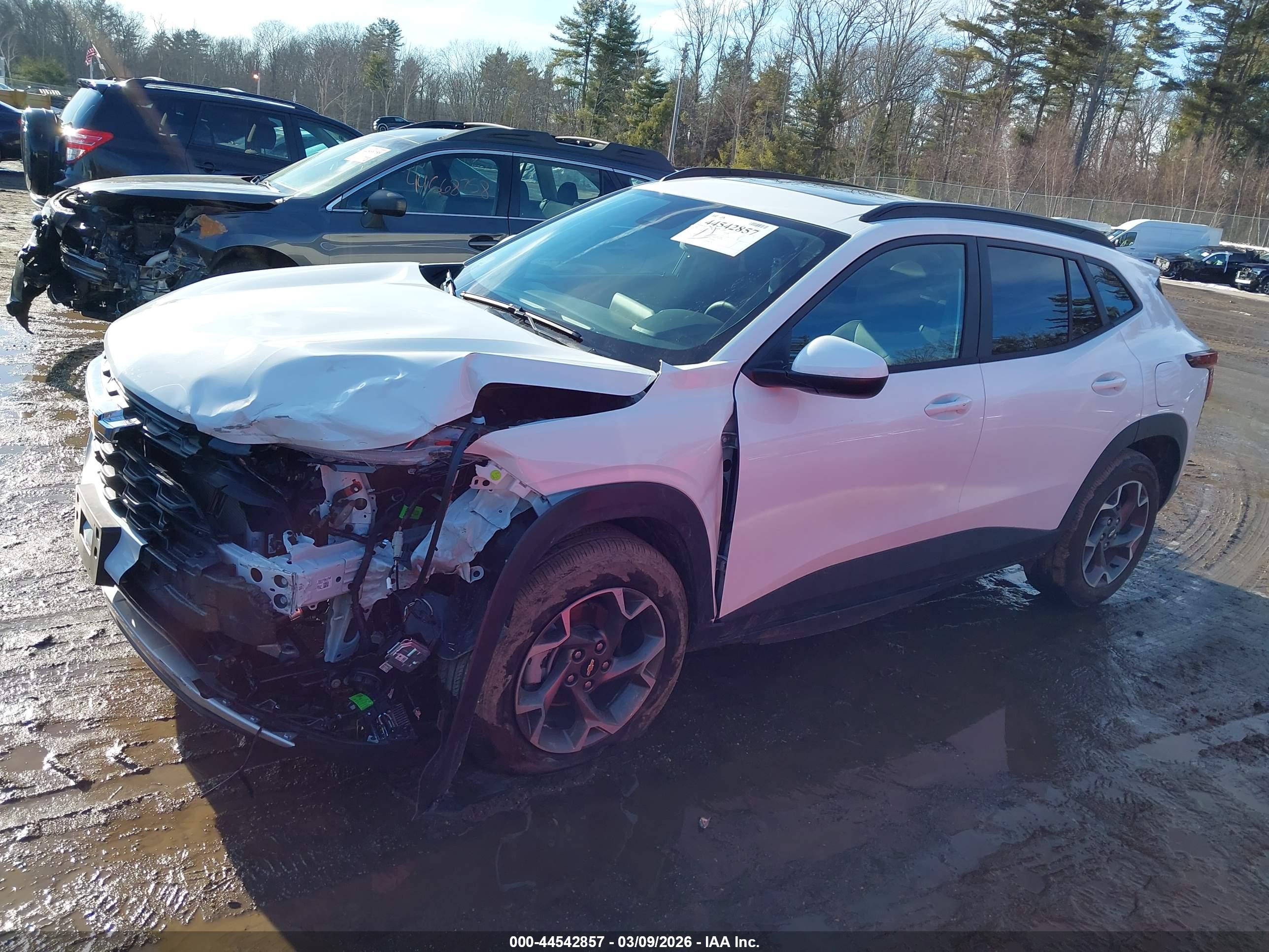 CHEVROLET TRAX image 2