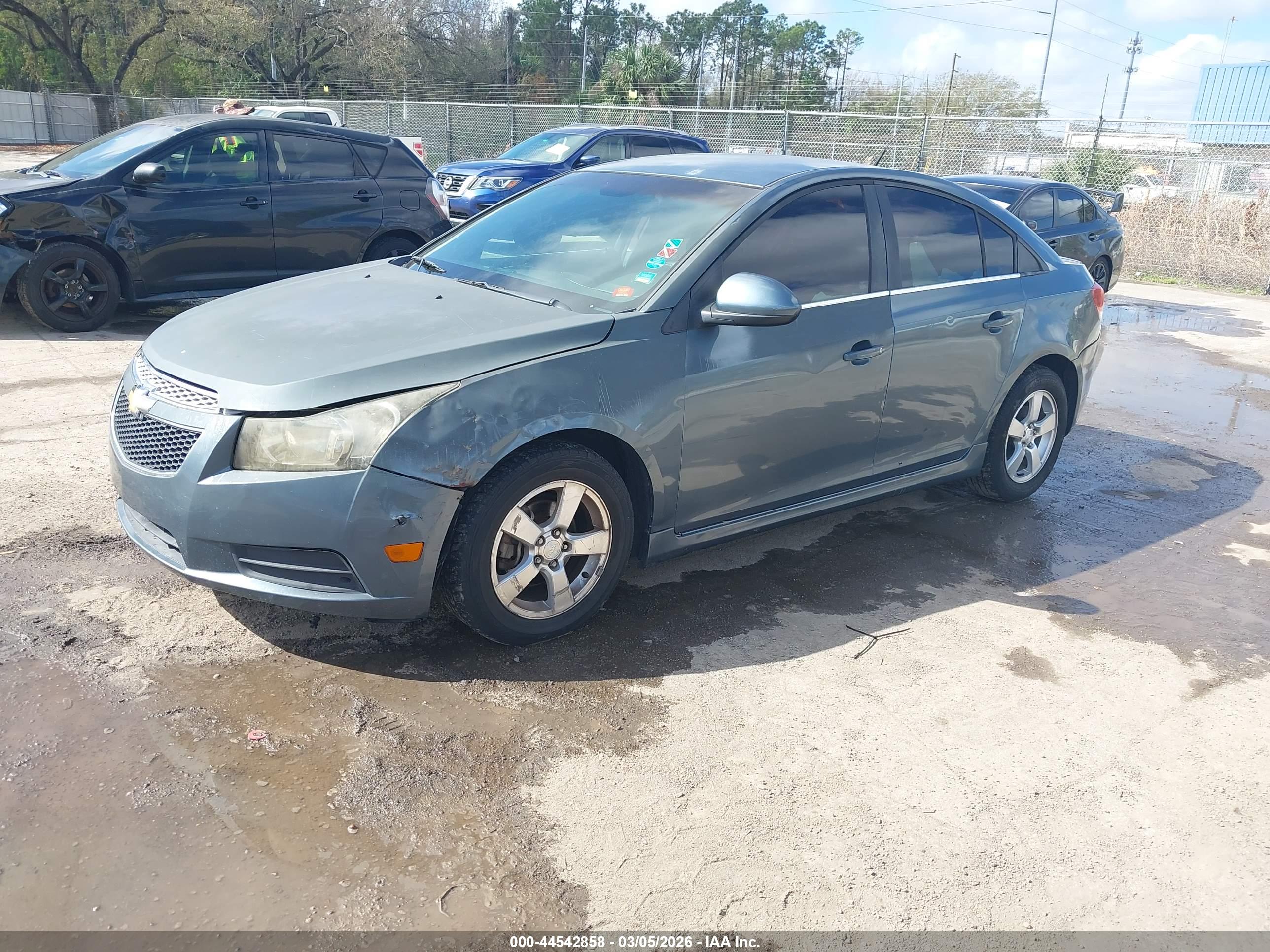 CHEVROLET CRUZE image 2
