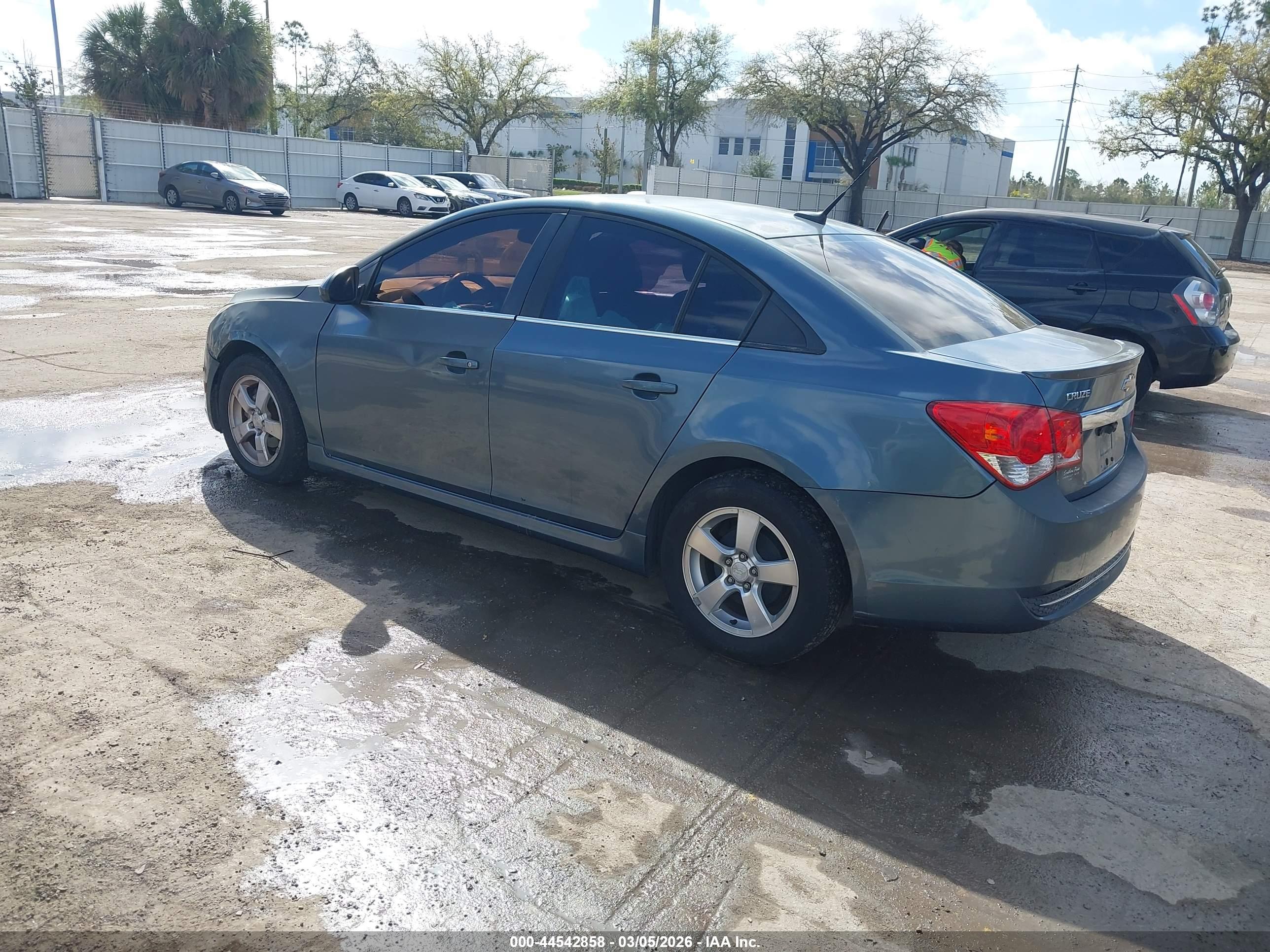 CHEVROLET CRUZE image 3