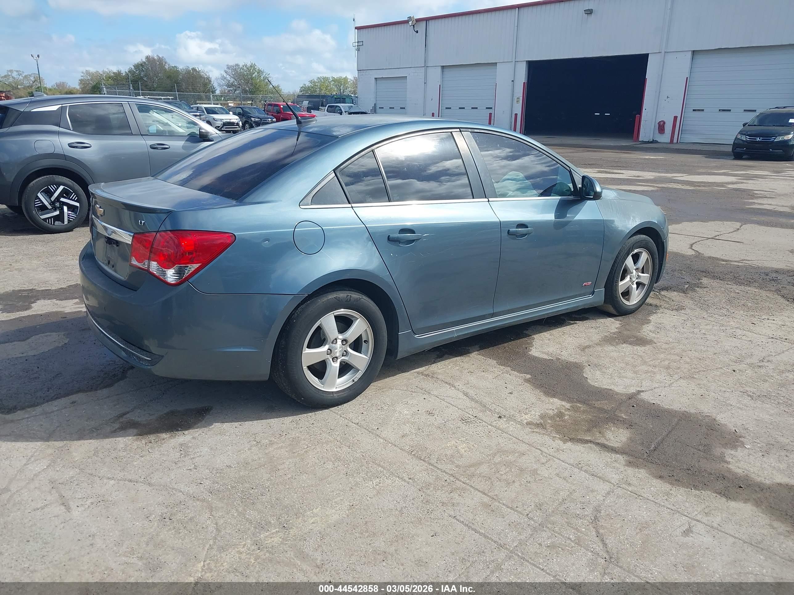 CHEVROLET CRUZE image 4
