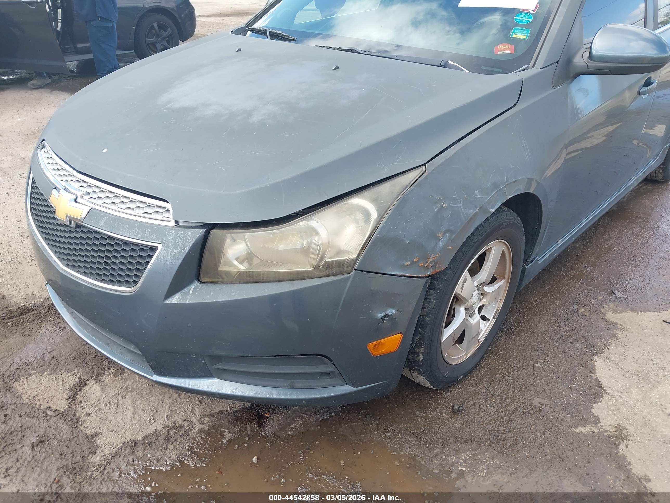 CHEVROLET CRUZE image 6