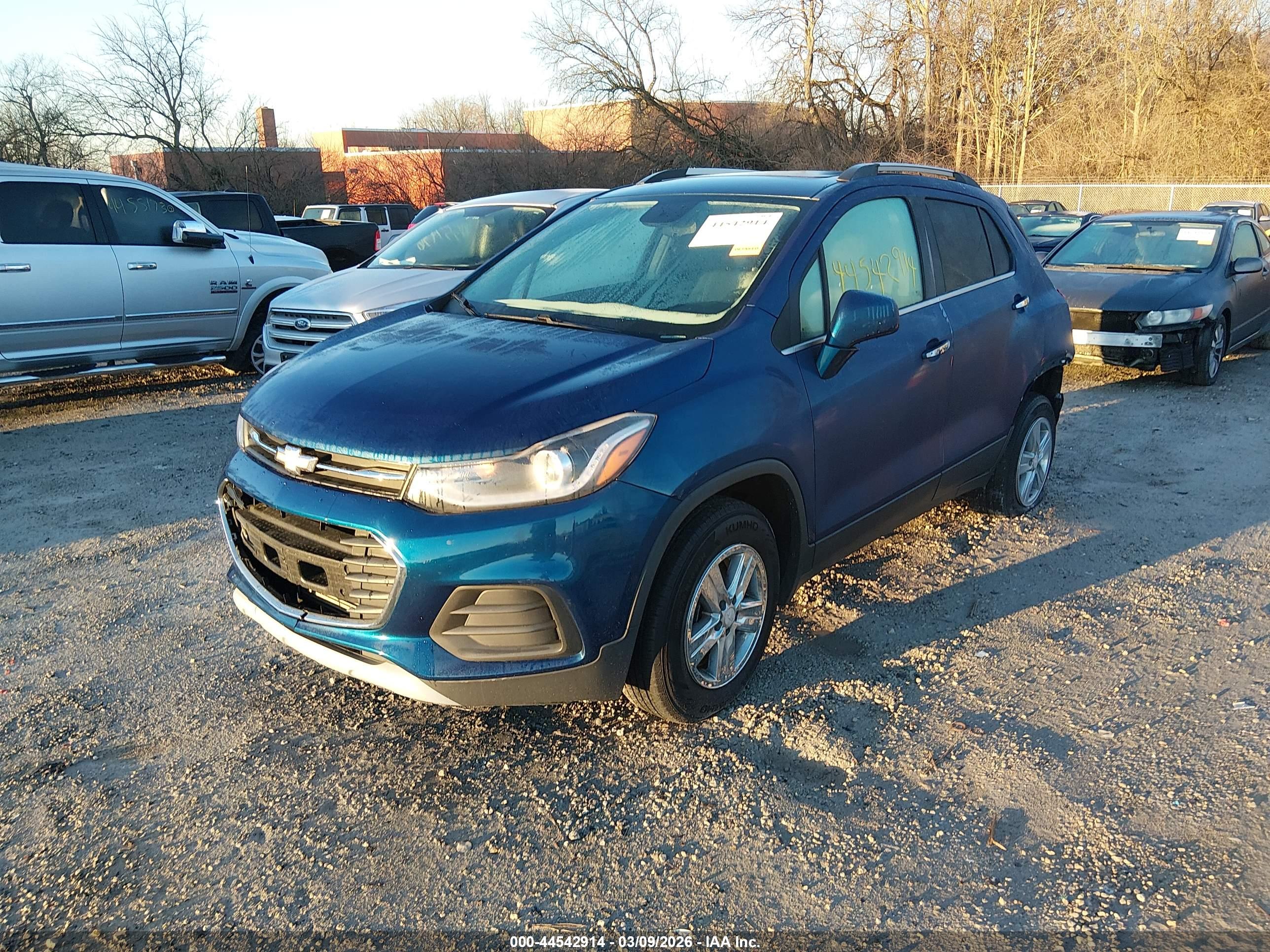 CHEVROLET TRAX image 2