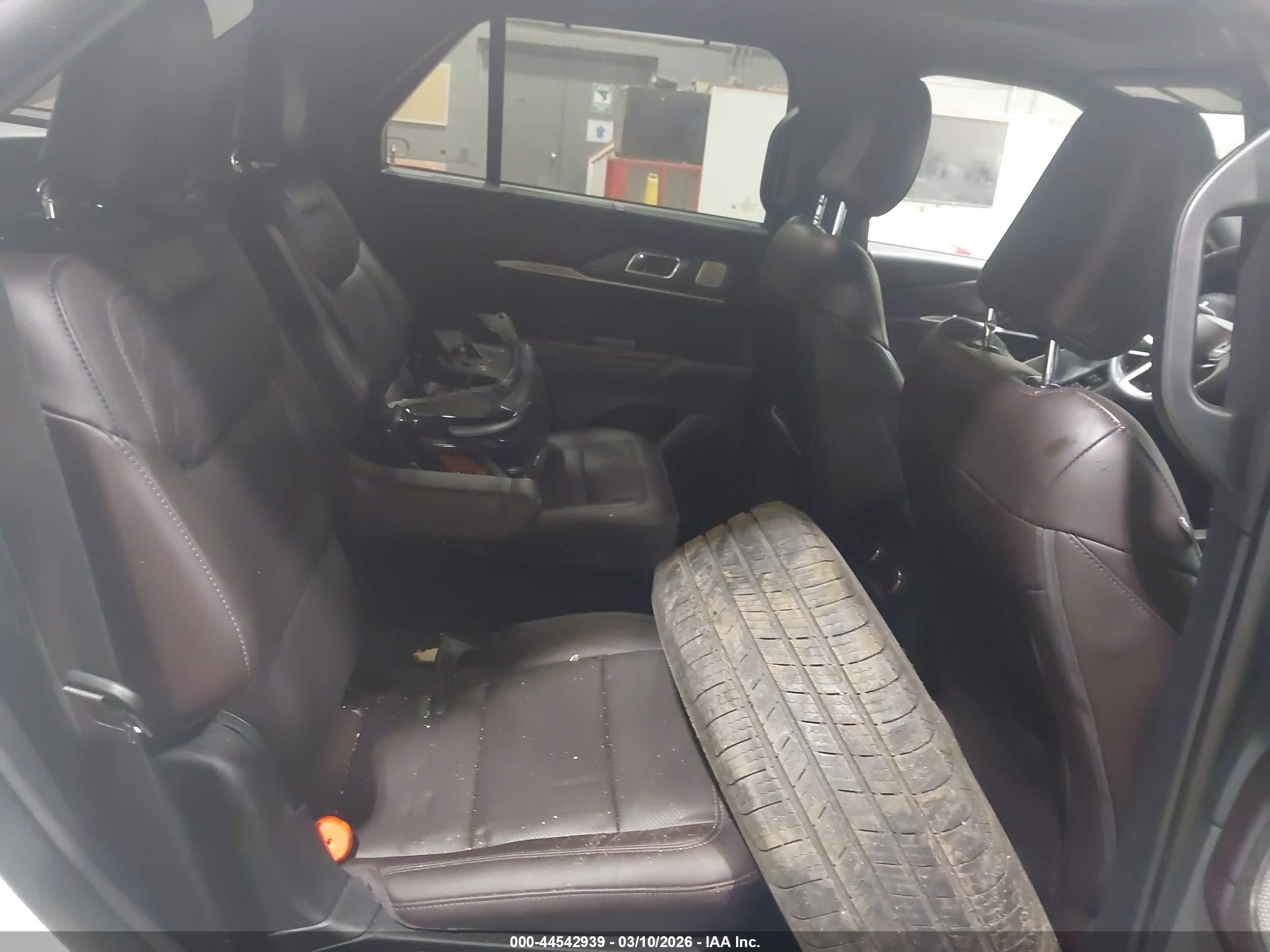 FORD EXPLORER image 8