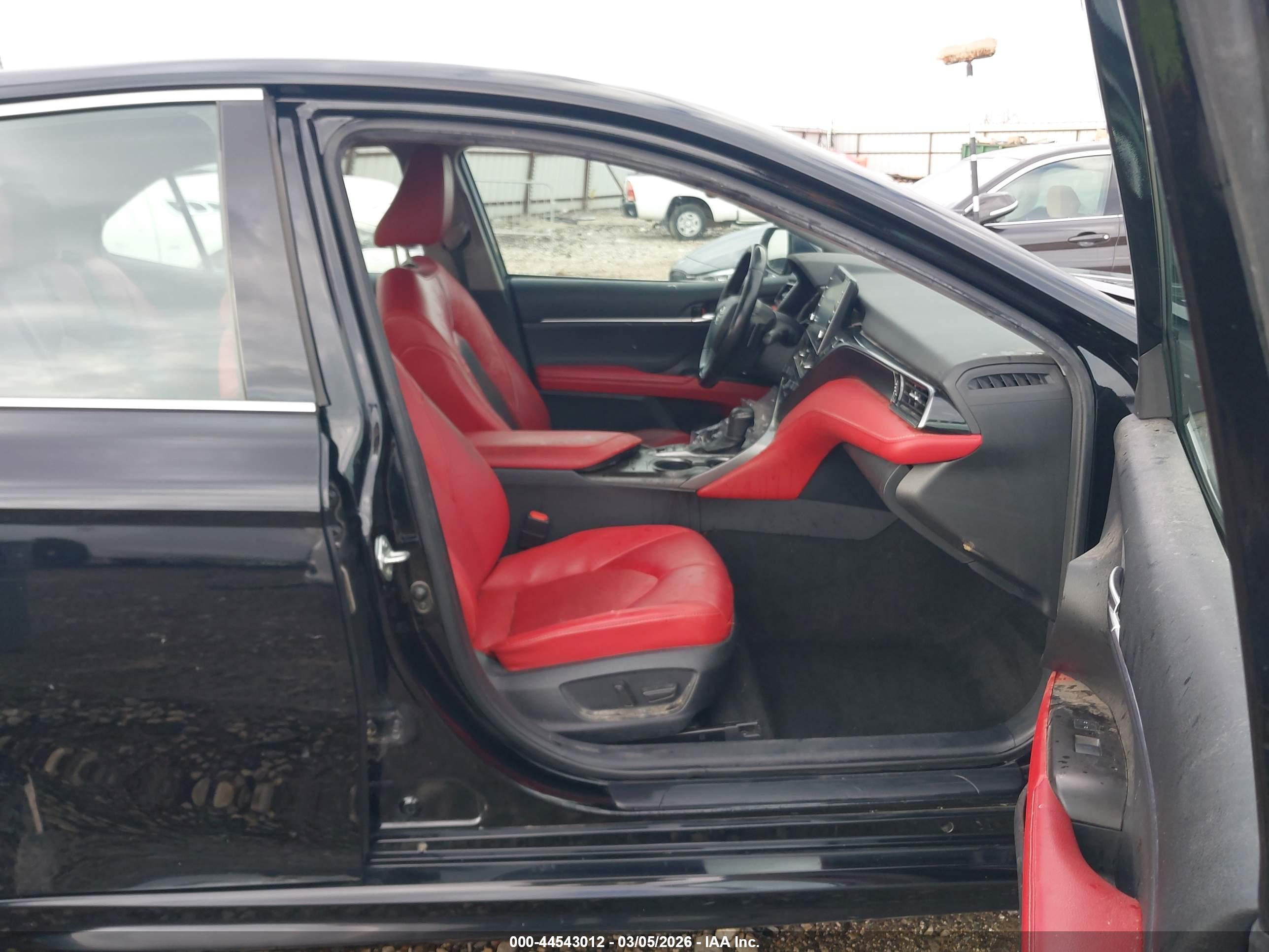 TOYOTA CAMRY image 5
