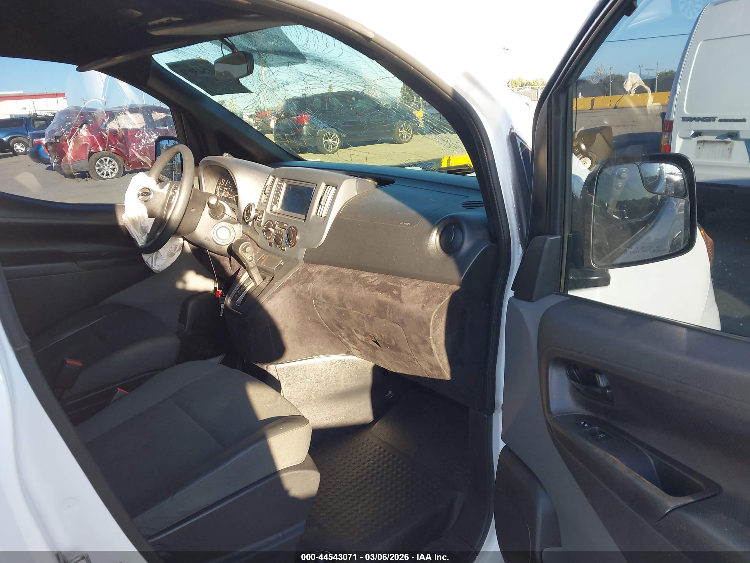 NISSAN NV200 image 5
