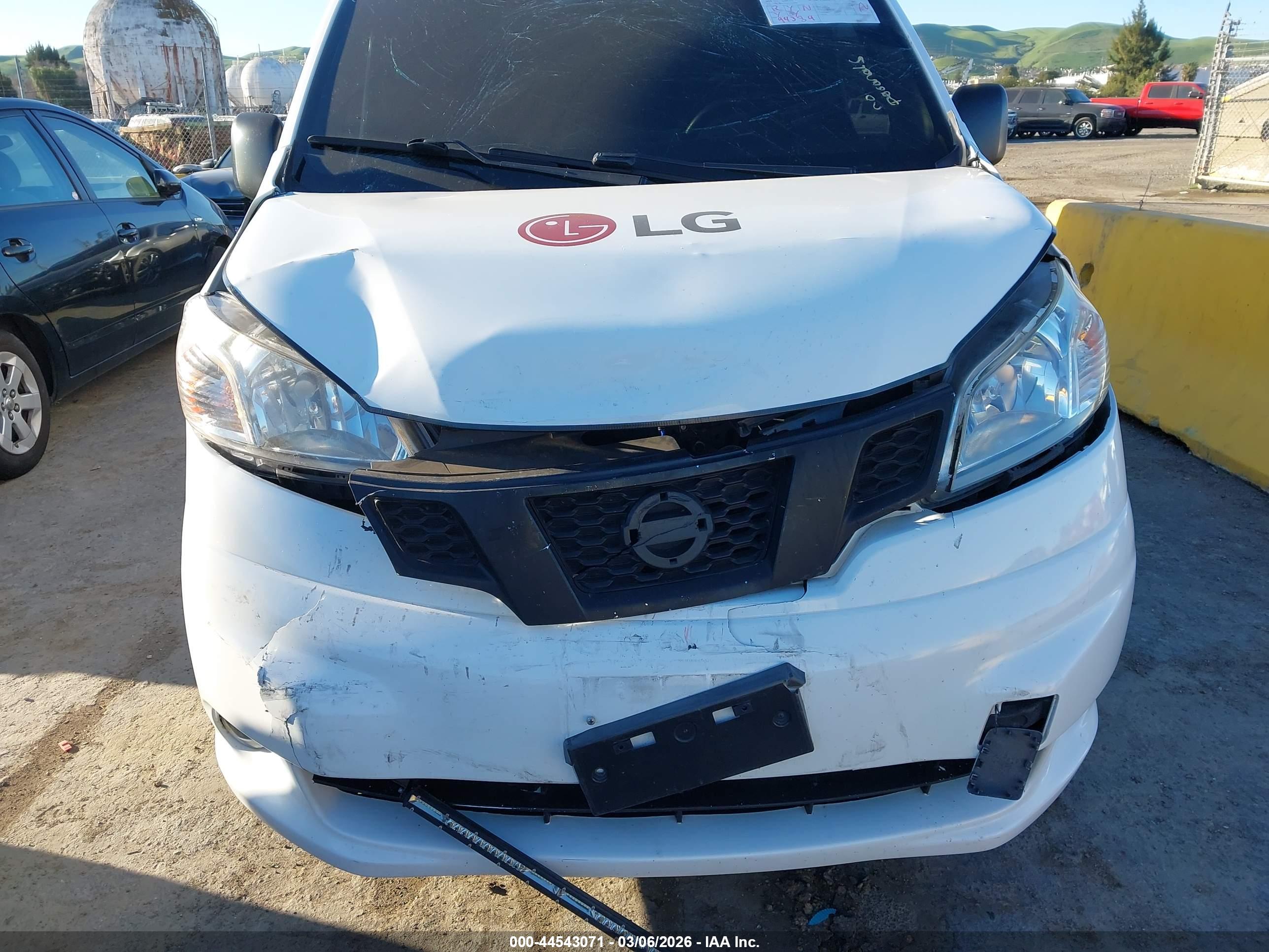 NISSAN NV200 image 6