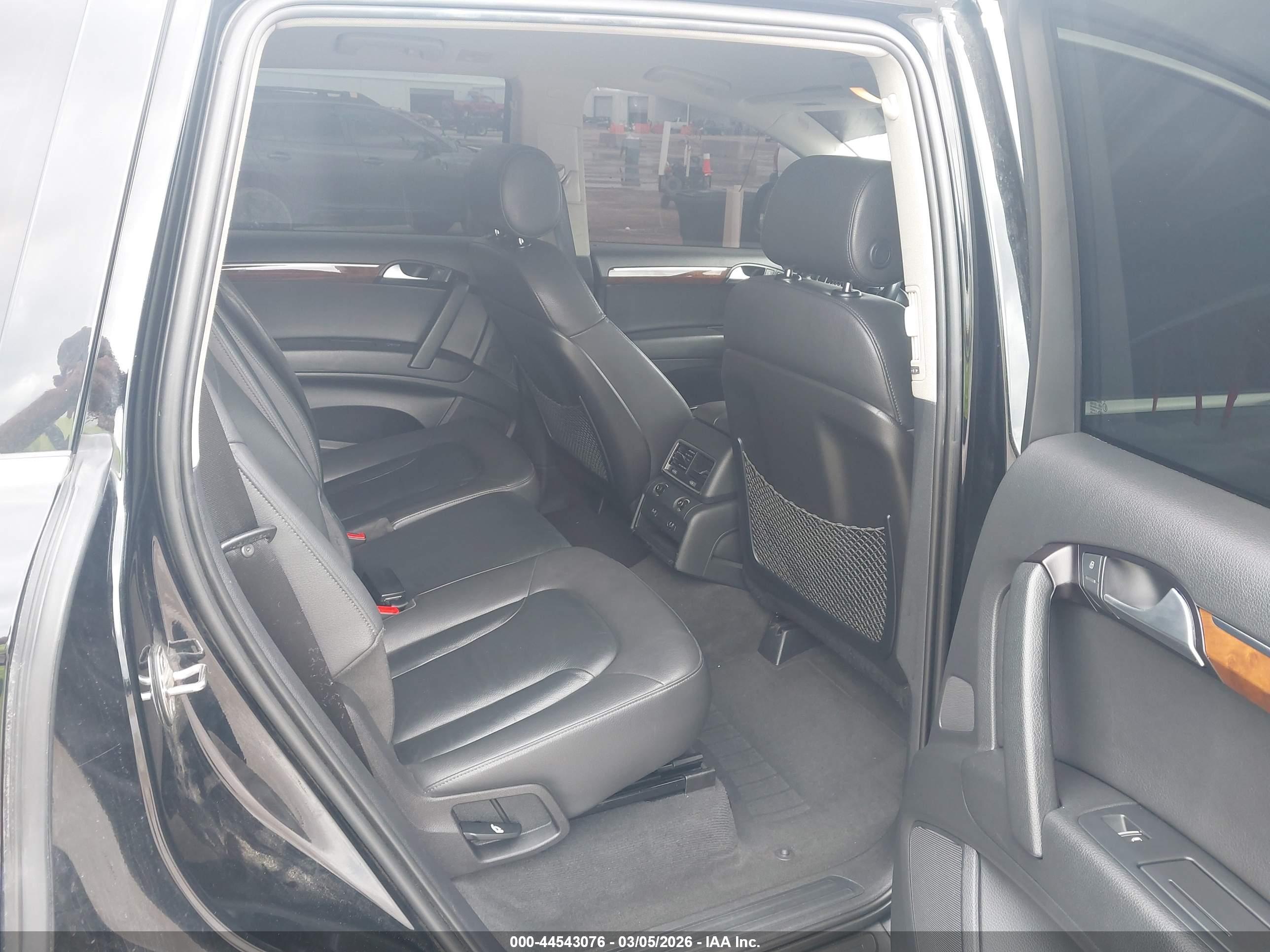 AUDI Q7 image 8