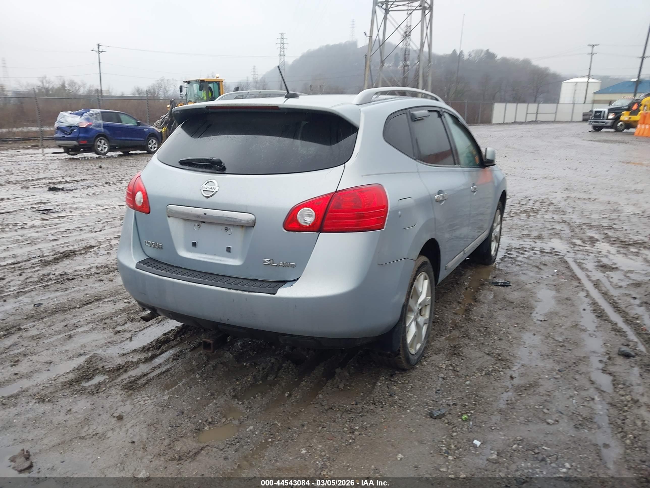 NISSAN ROGUE image 4