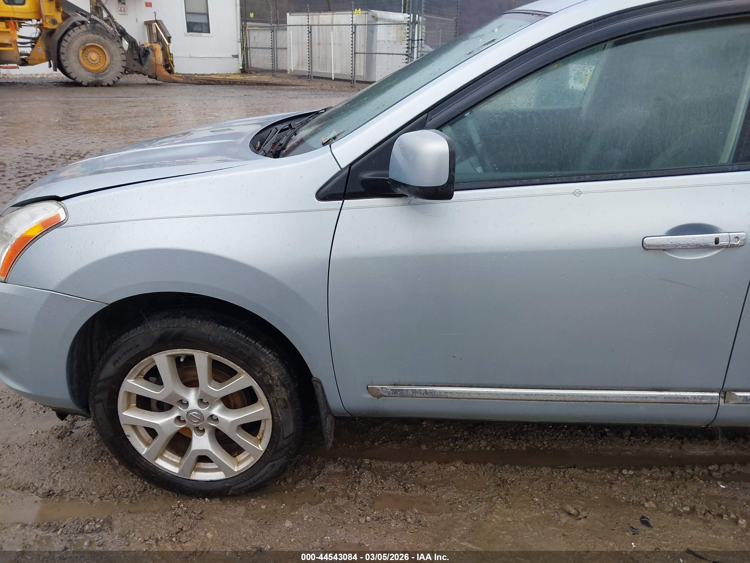NISSAN ROGUE image 6