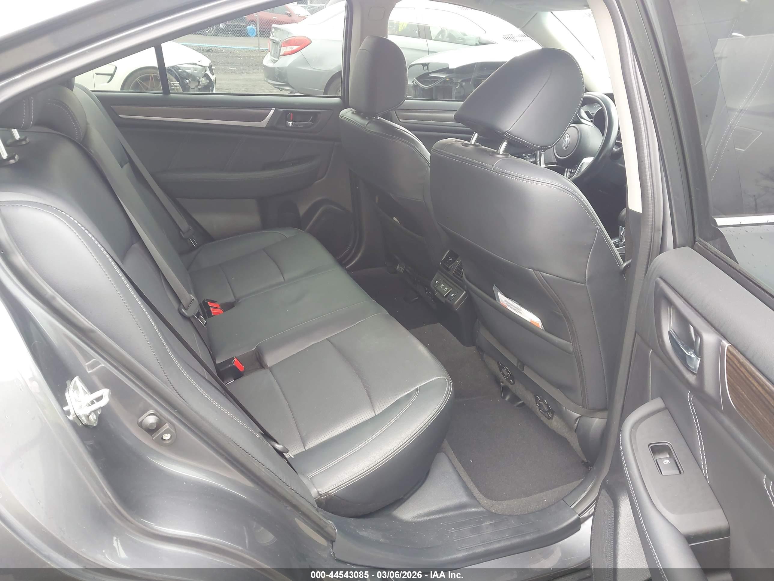 SUBARU LEGACY image 8