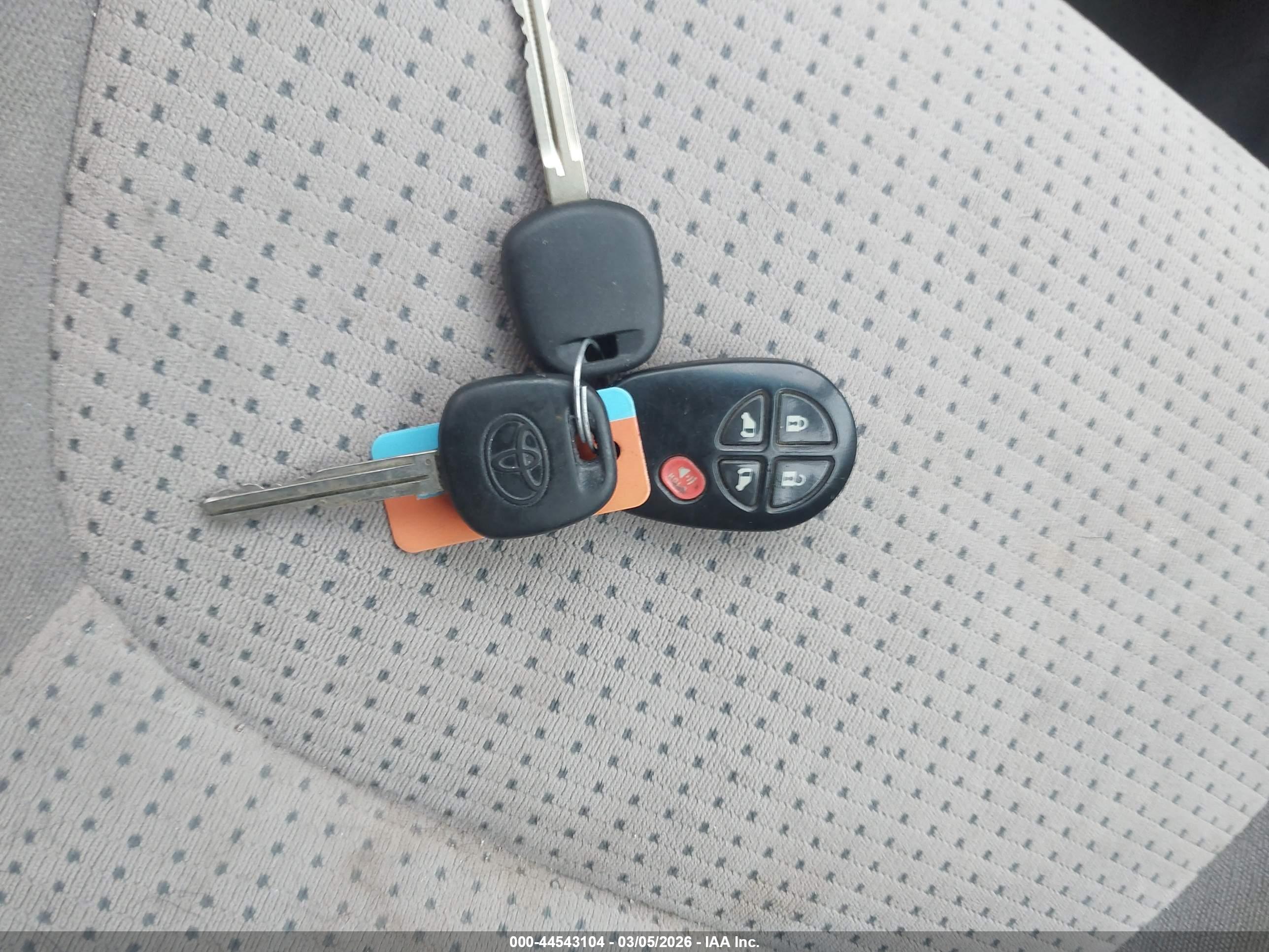 TOYOTA SIENNA image 11