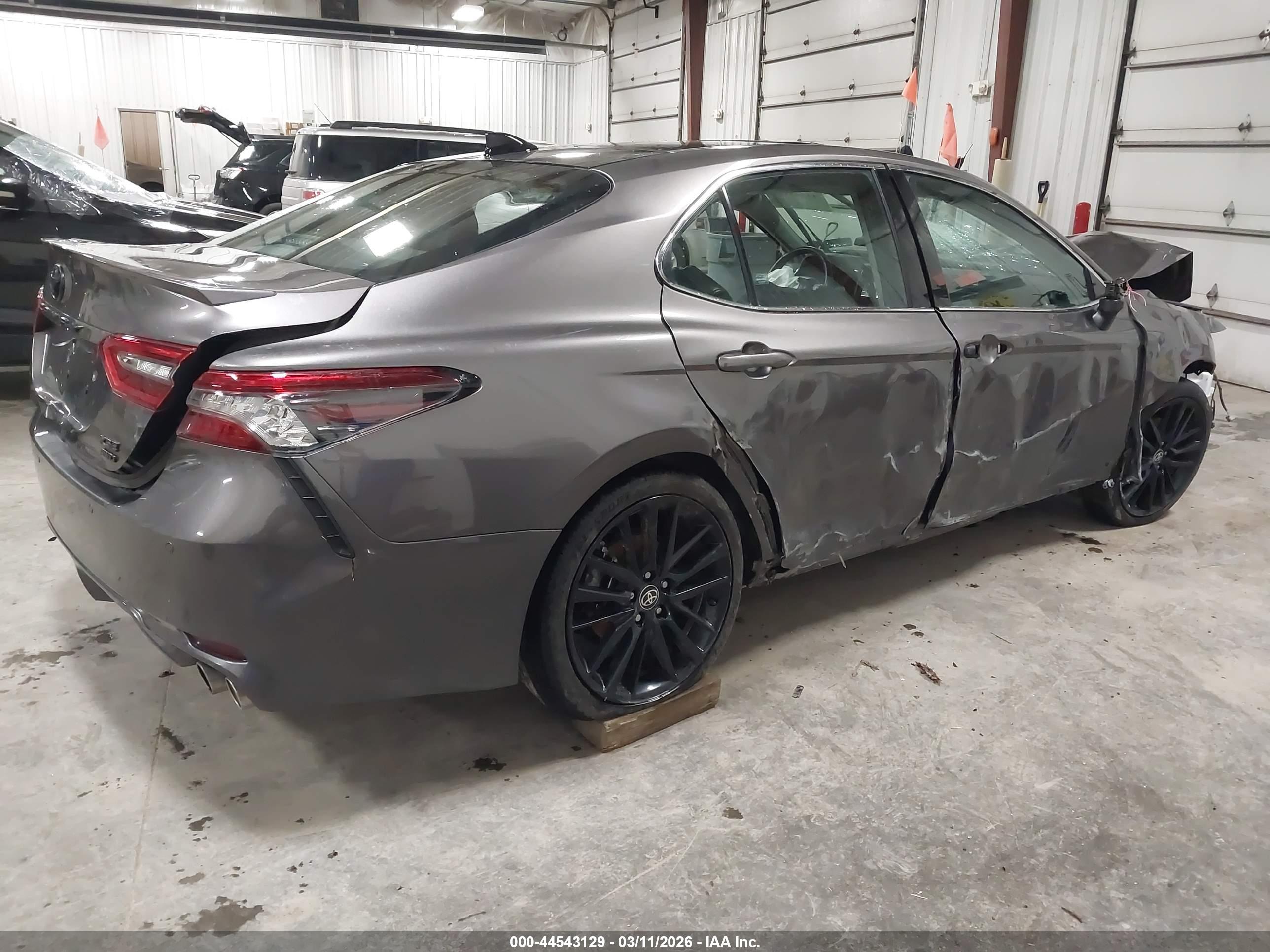TOYOTA CAMRY image 4