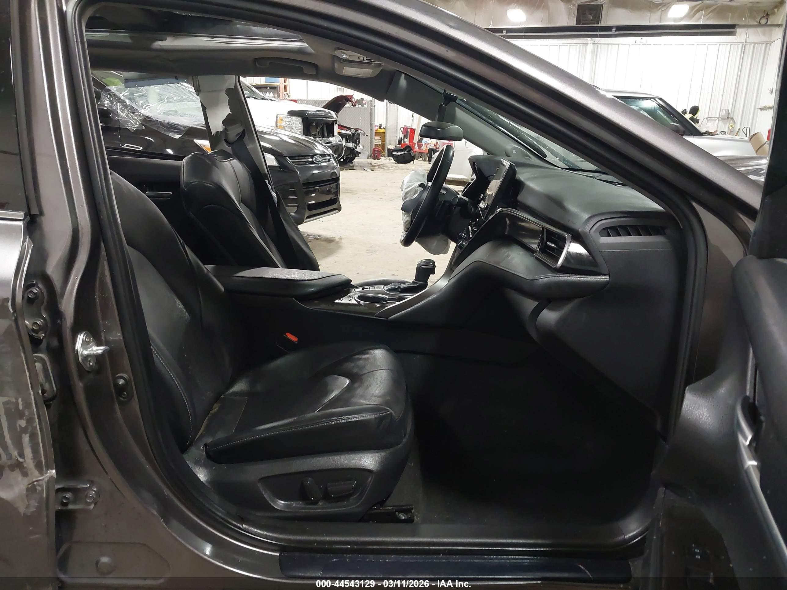 TOYOTA CAMRY image 5
