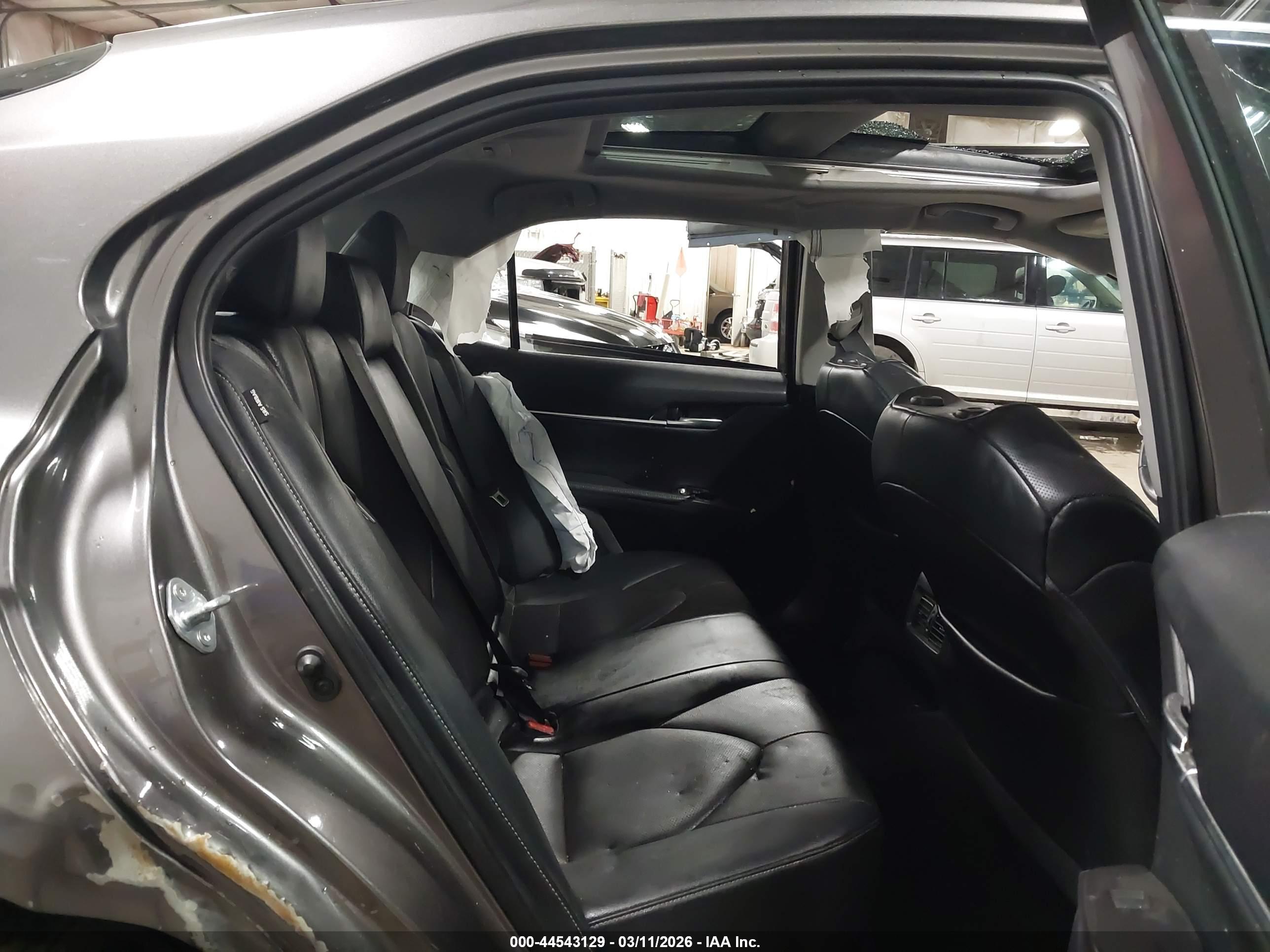 TOYOTA CAMRY image 8