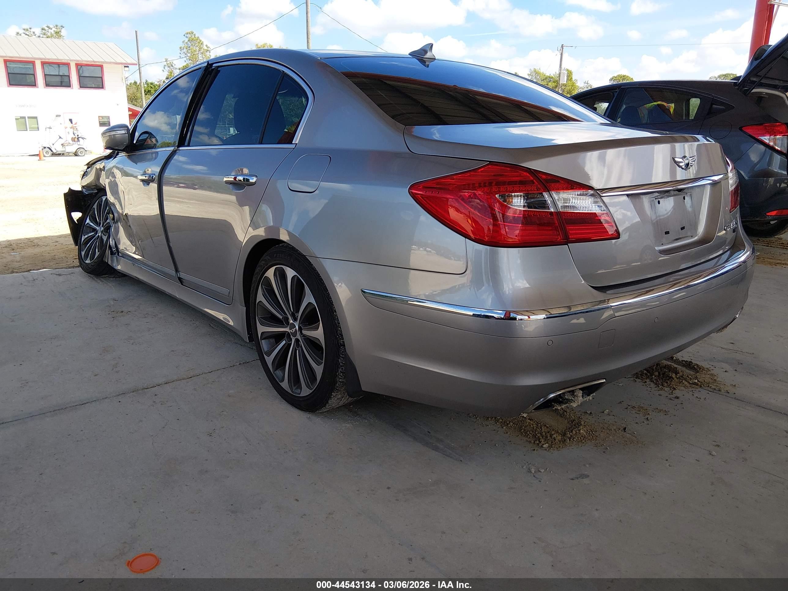 HYUNDAI GENESIS image 3