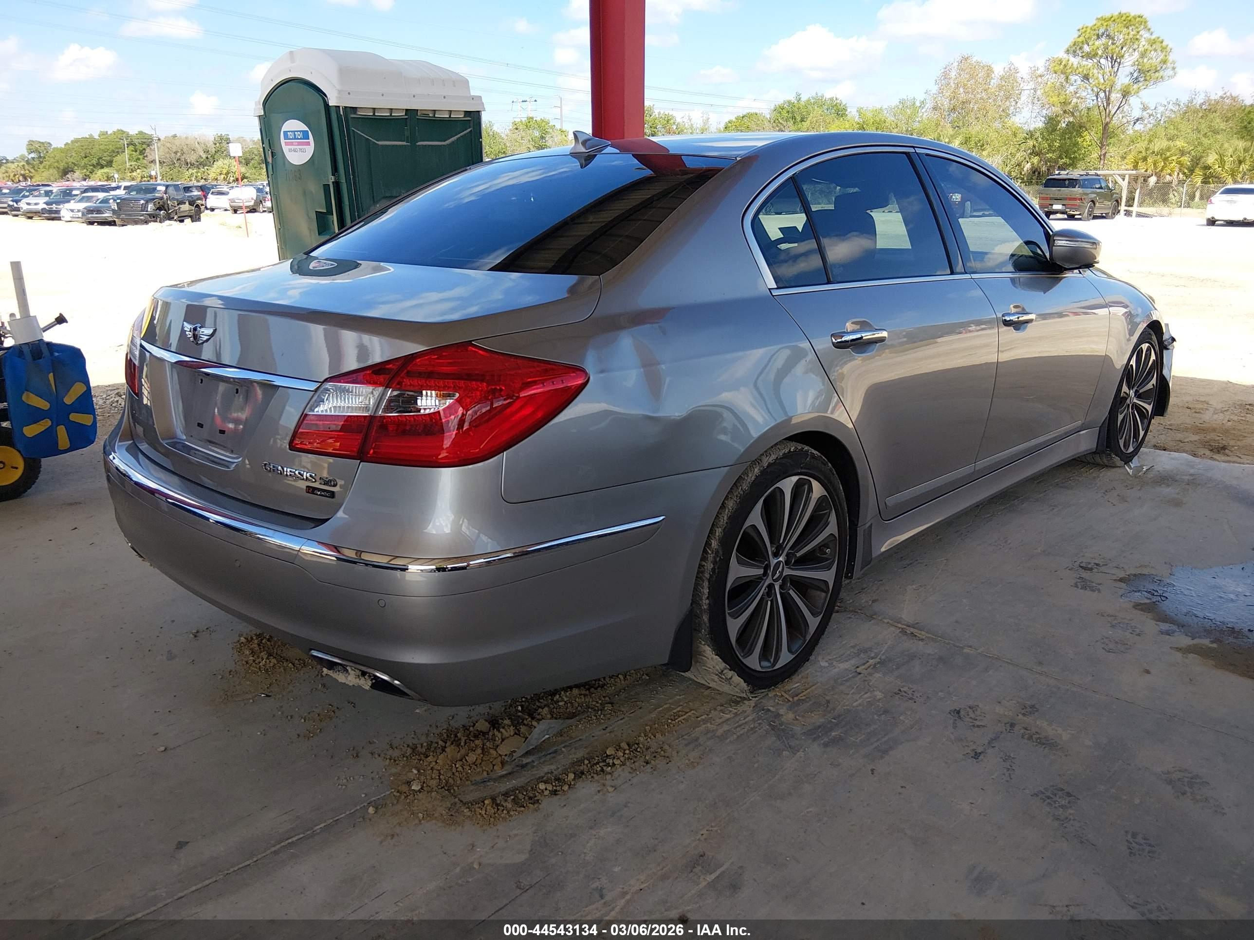 HYUNDAI GENESIS image 4