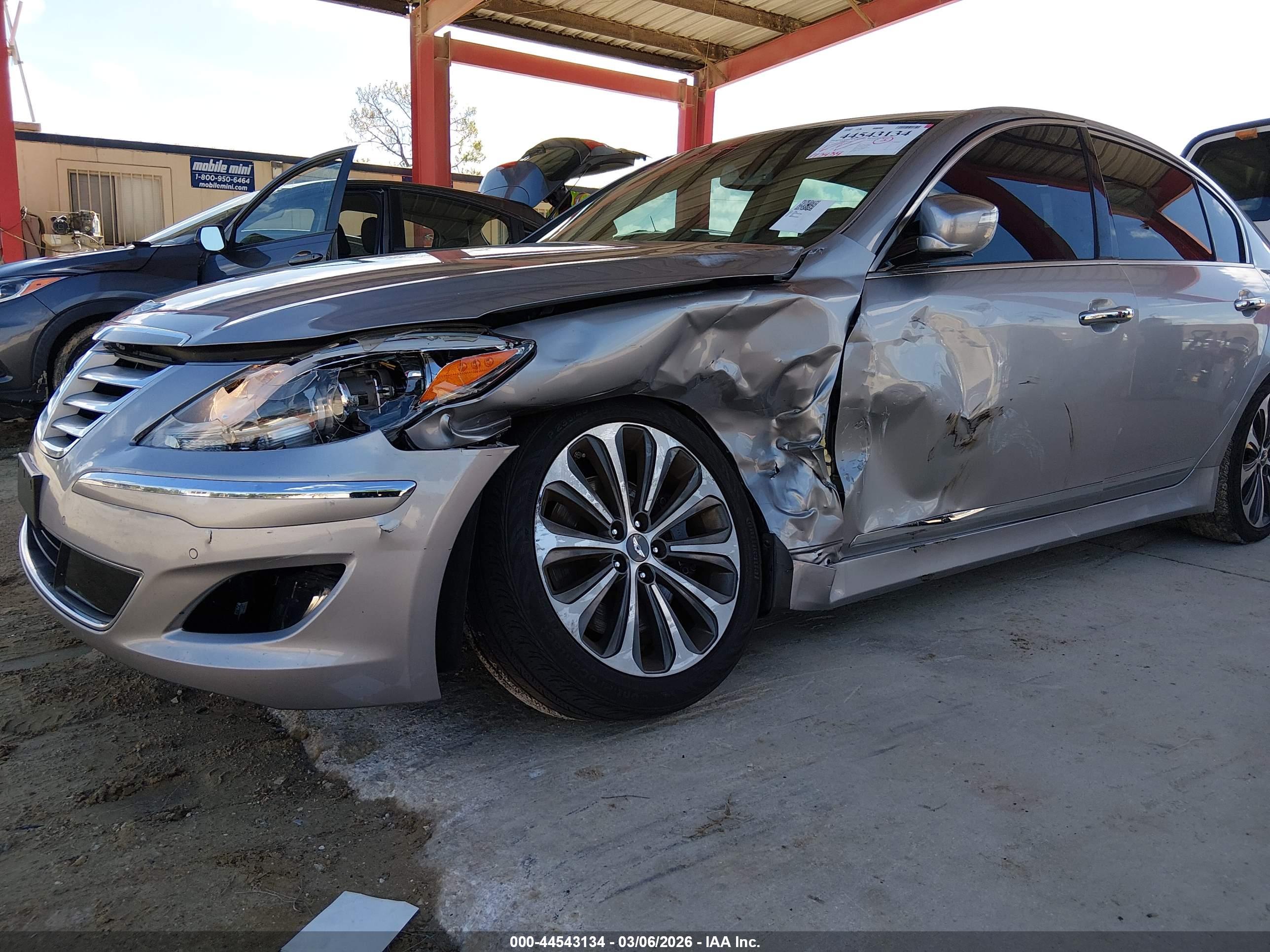 HYUNDAI GENESIS image 6