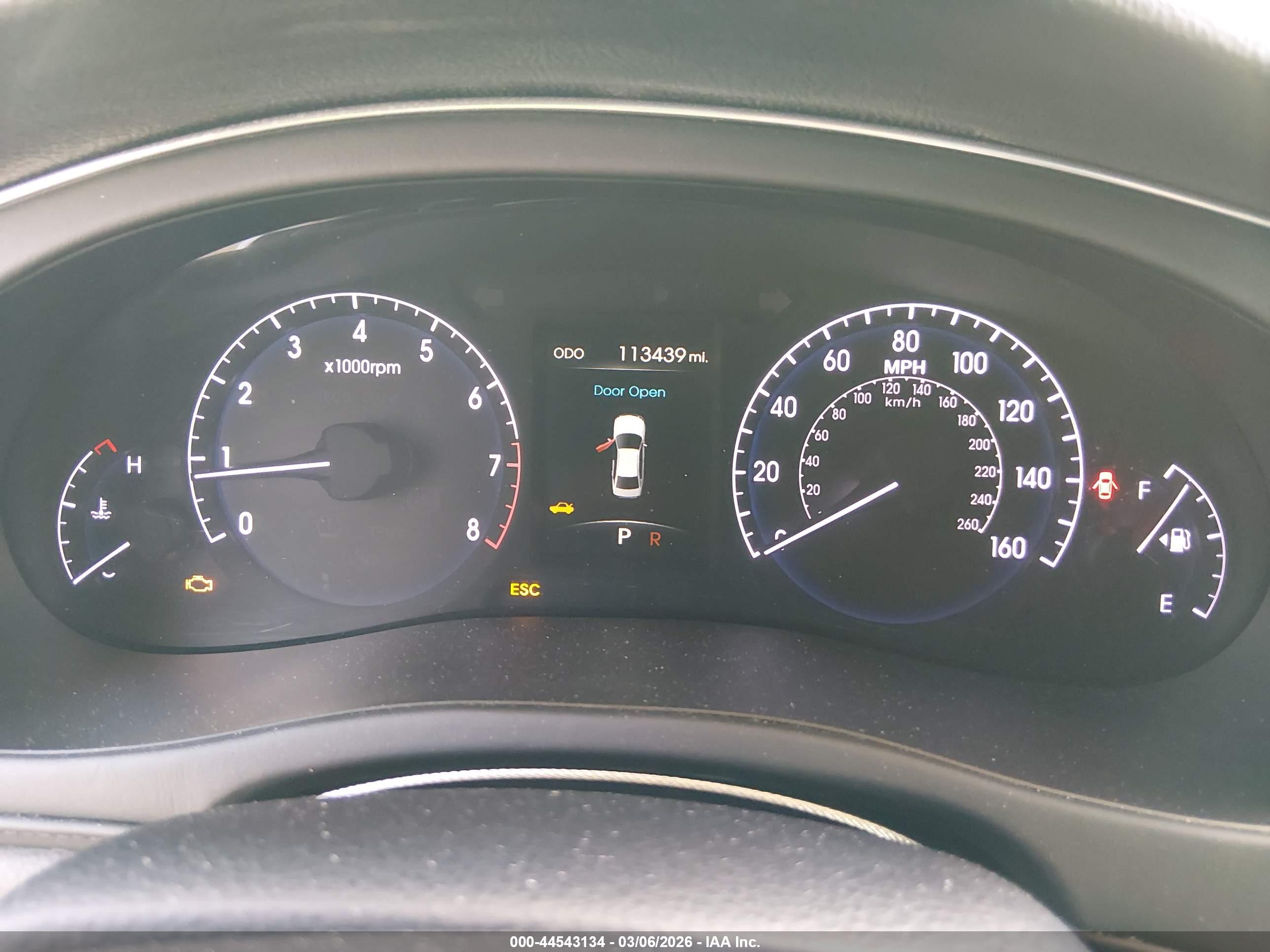 HYUNDAI GENESIS image 7