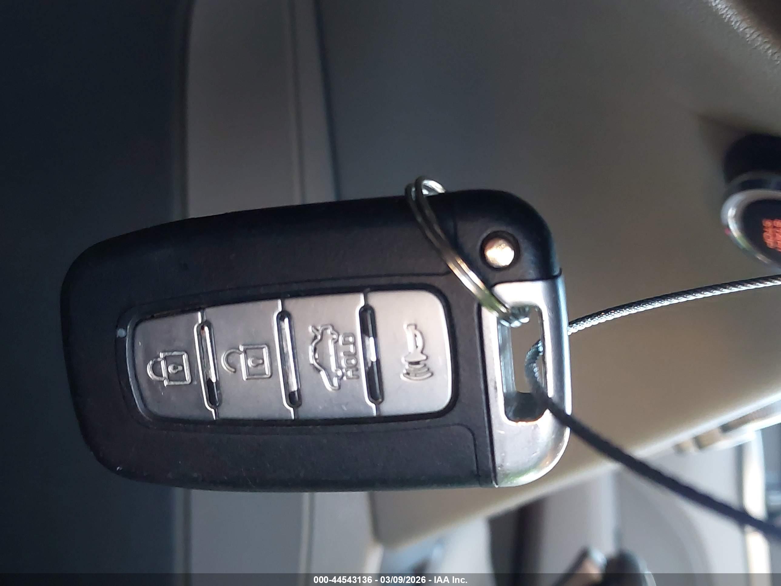 HYUNDAI ELANTRA image 11