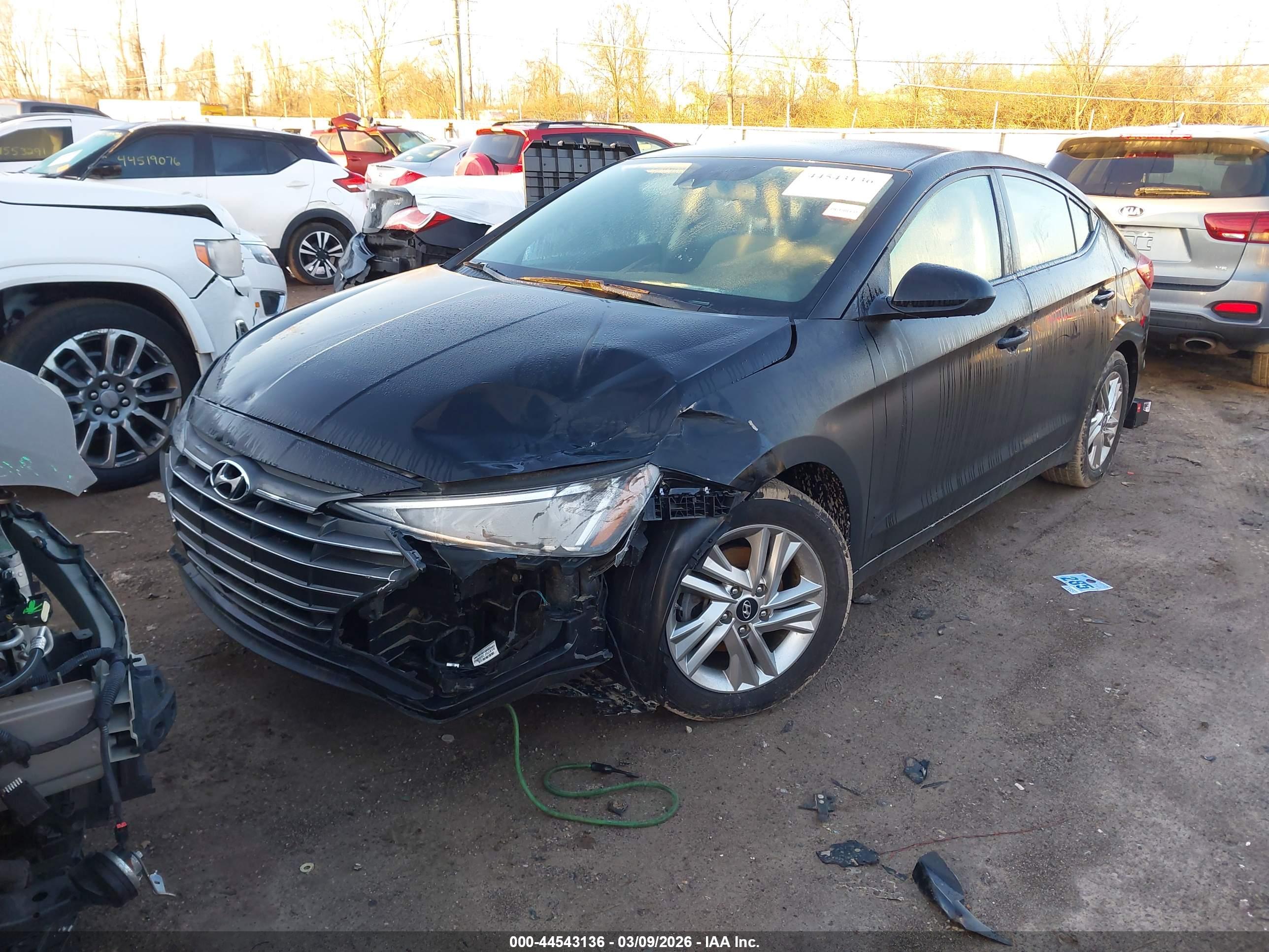 HYUNDAI ELANTRA image 2