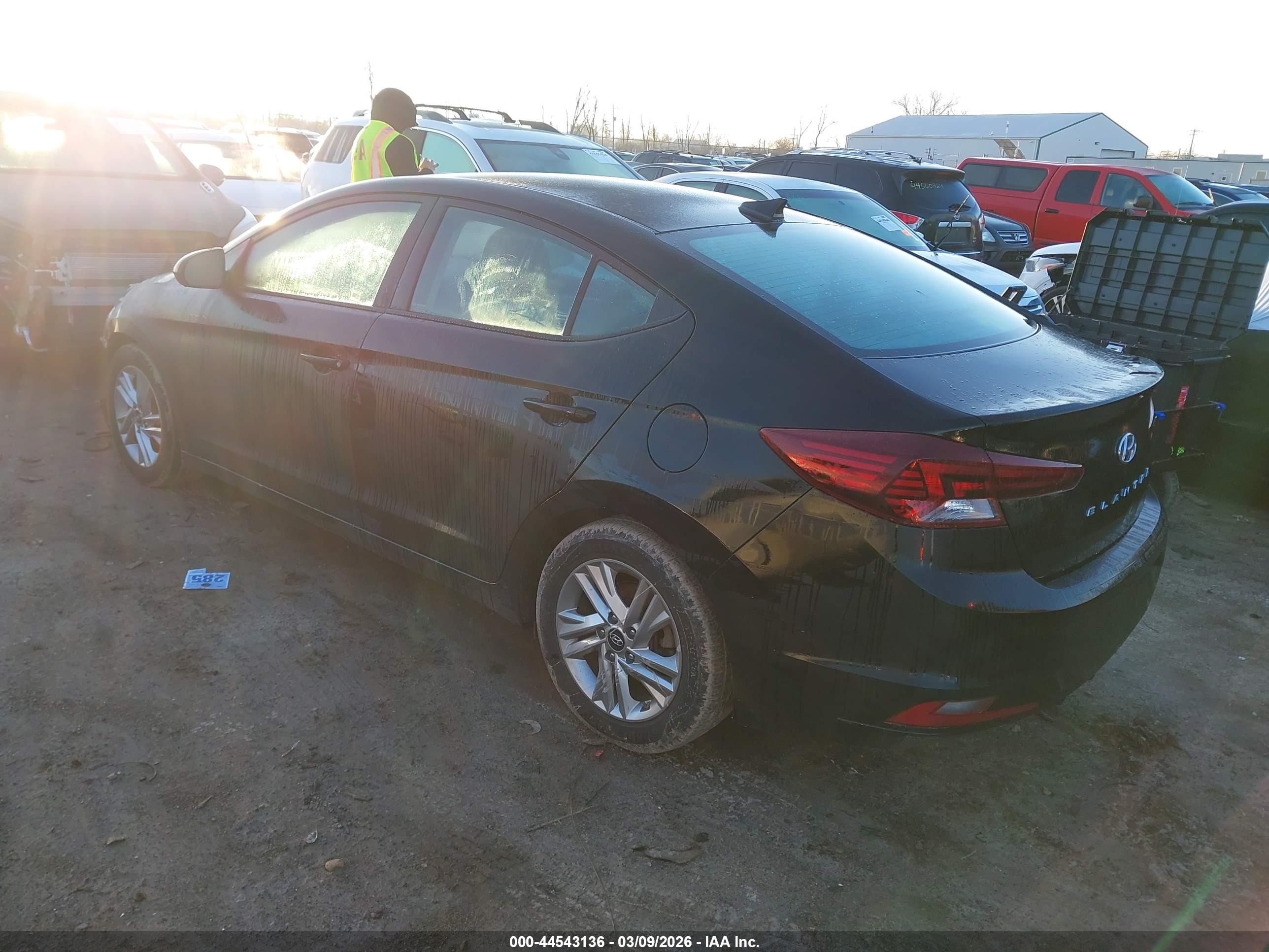 HYUNDAI ELANTRA image 3
