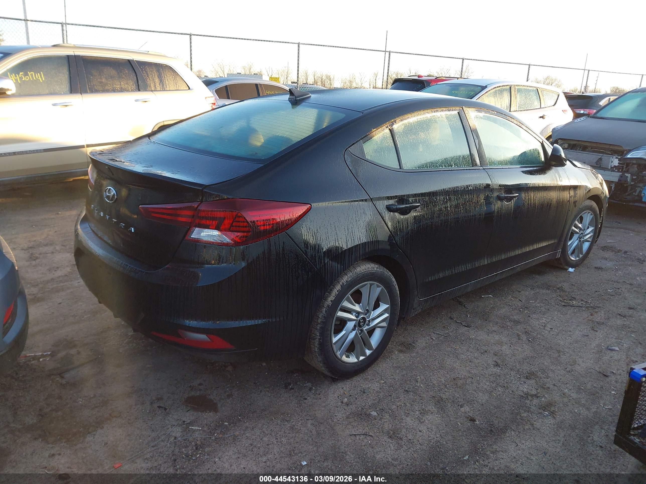 HYUNDAI ELANTRA image 4