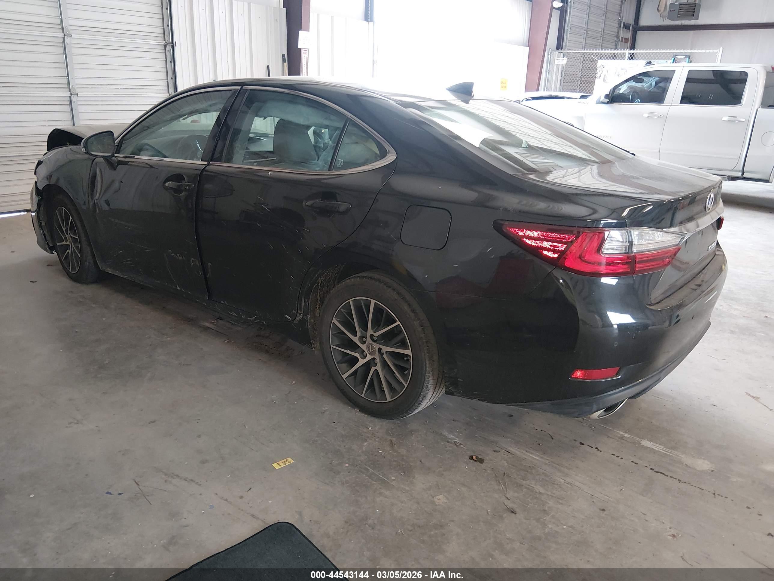 LEXUS ES image 3