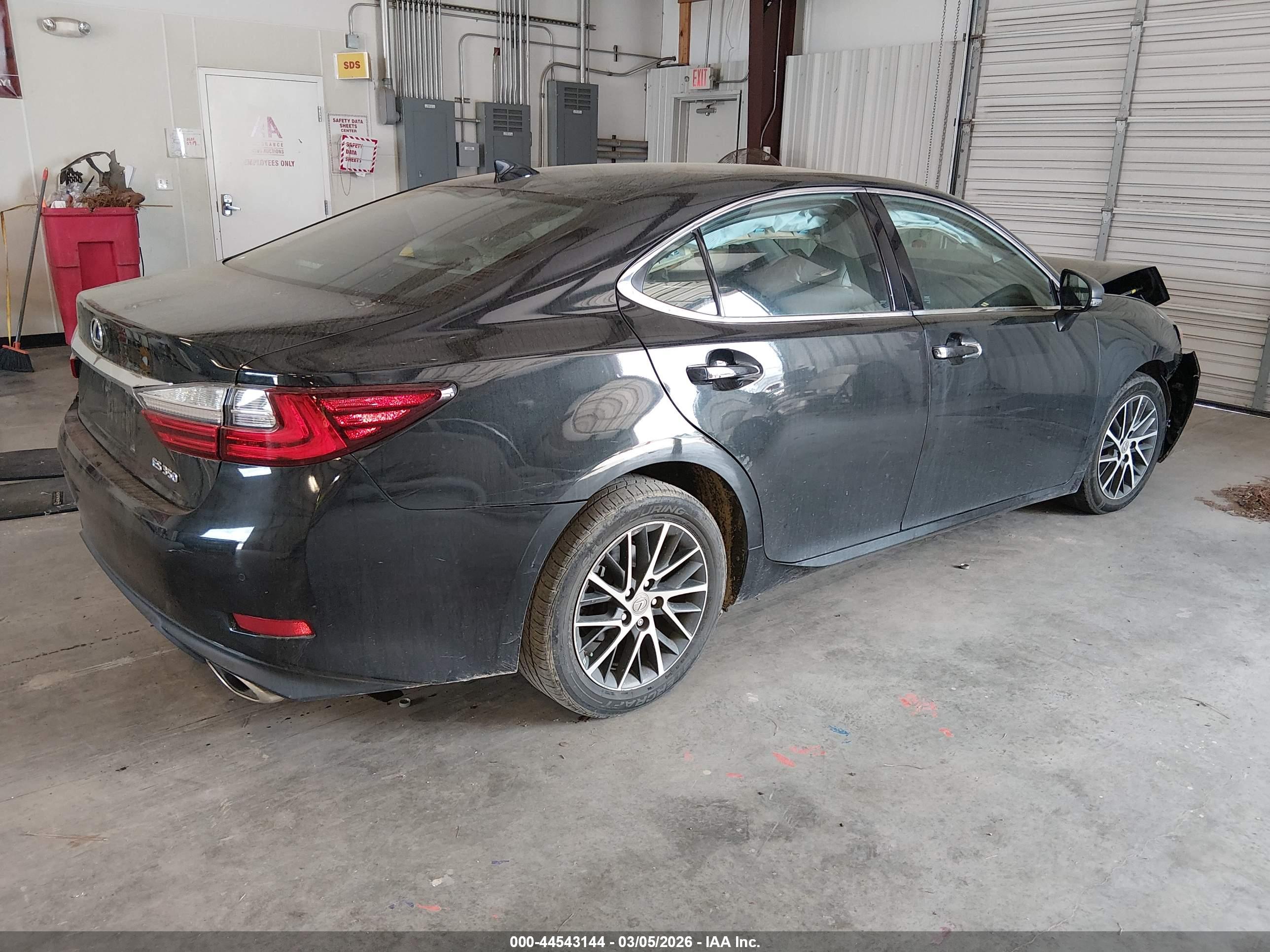 LEXUS ES image 4