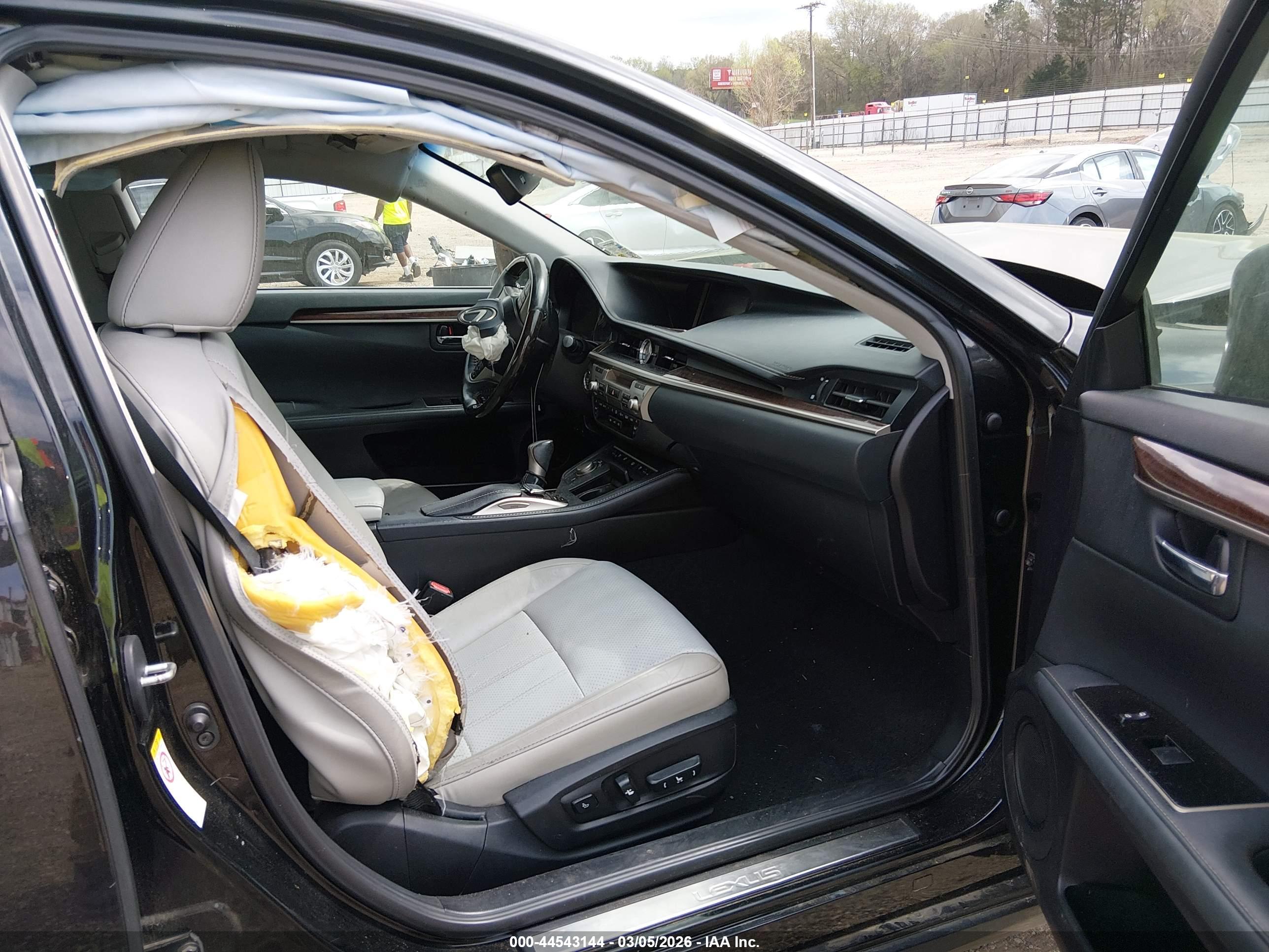 LEXUS ES image 5
