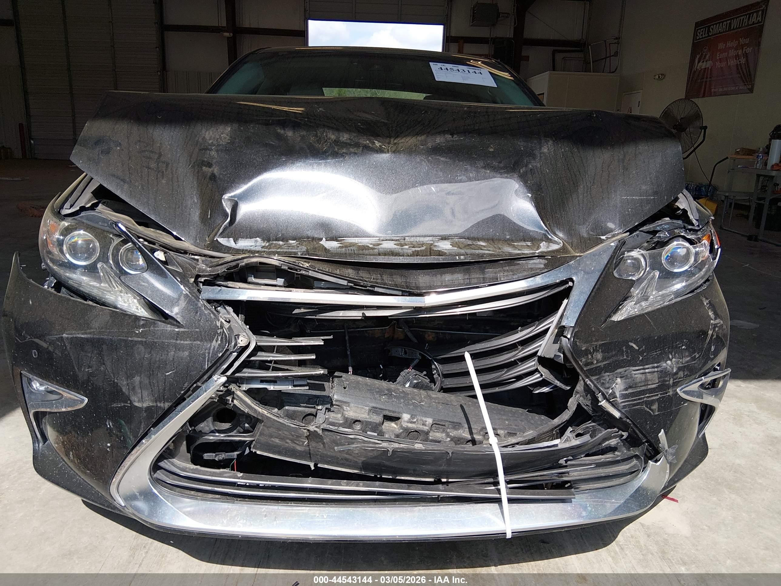 LEXUS ES image 6