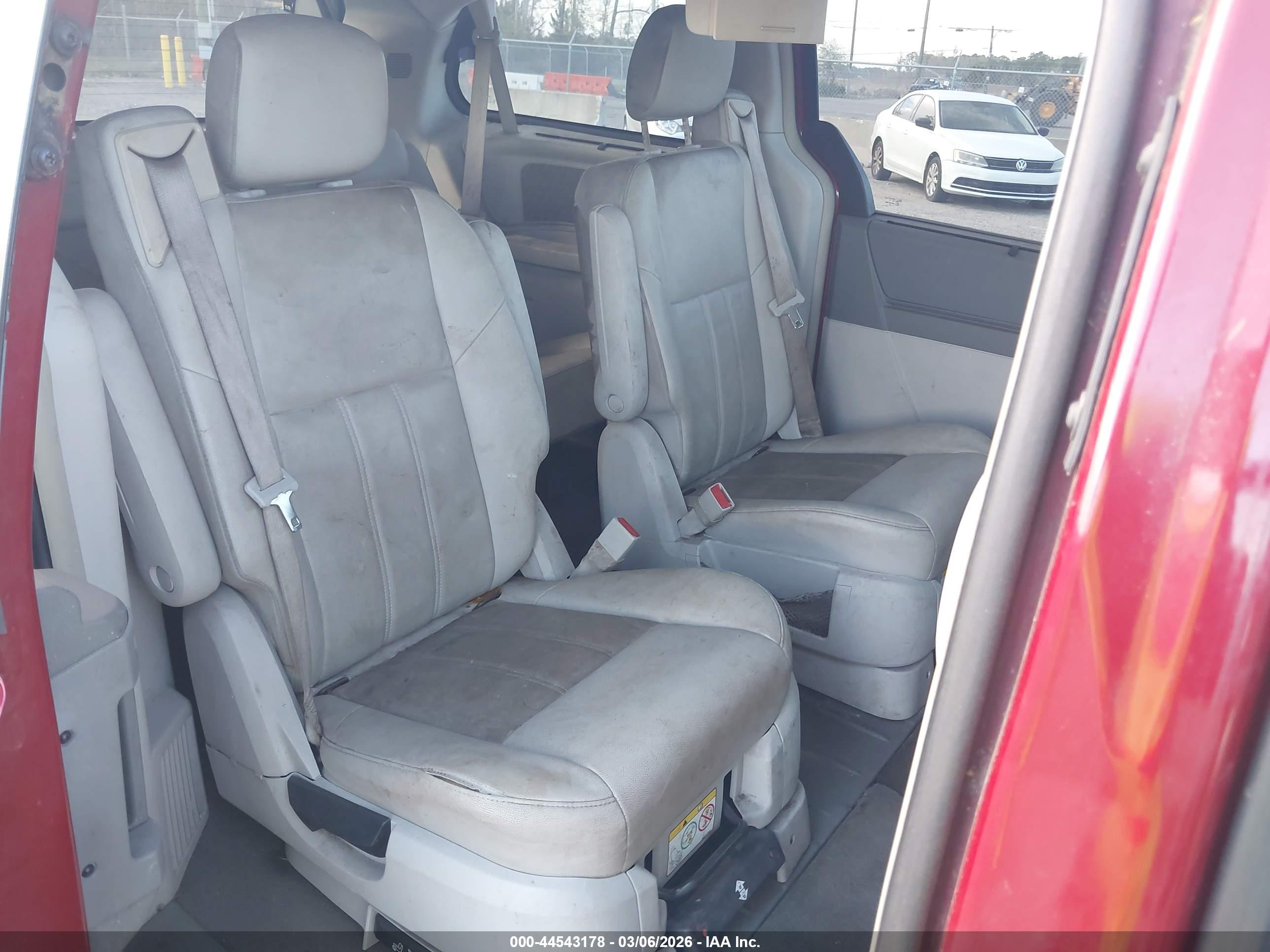 CHRYSLER TOWN image 8