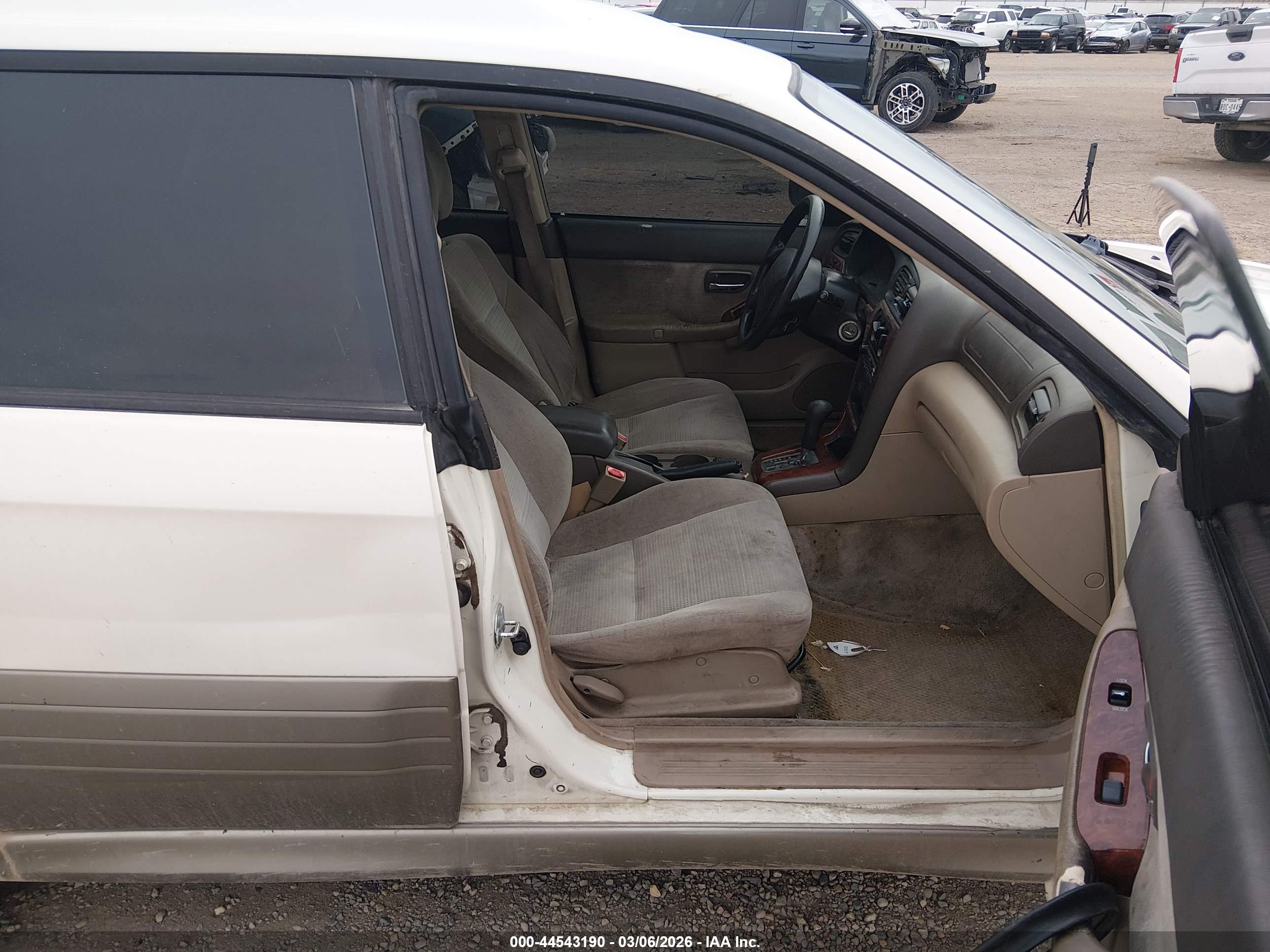 SUBARU OUTBACK image 5