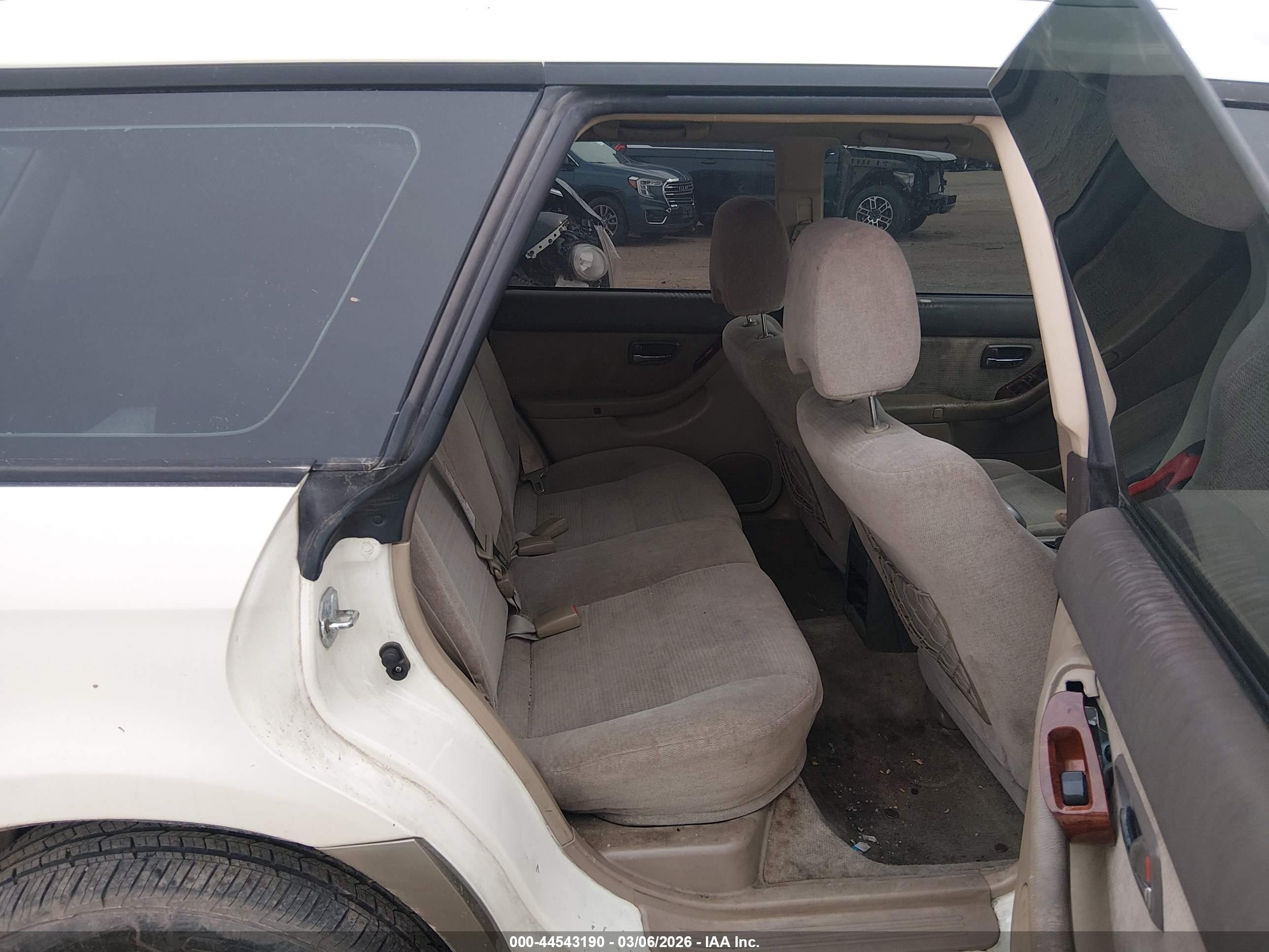 SUBARU OUTBACK image 8