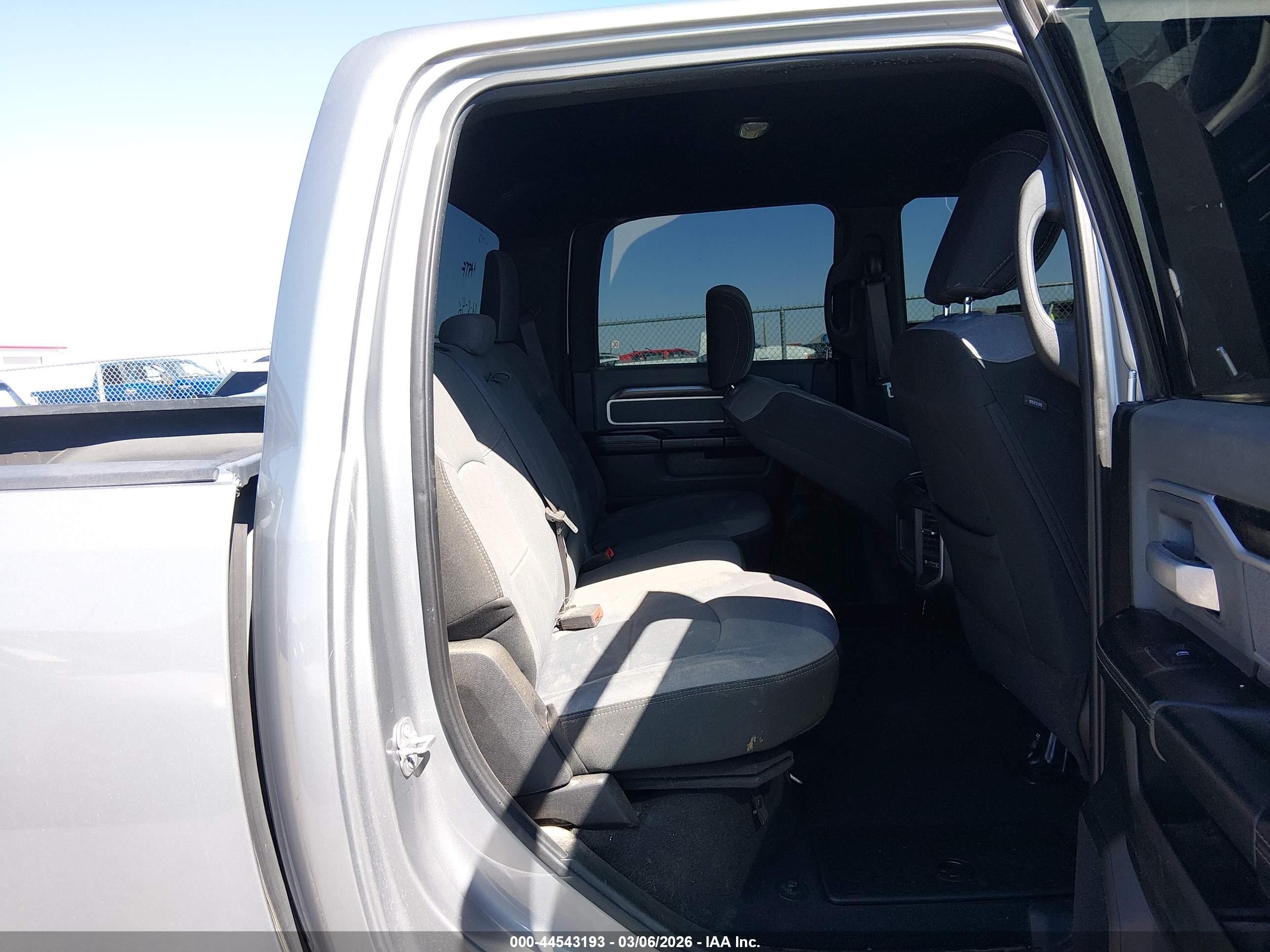 RAM 2500 image 8
