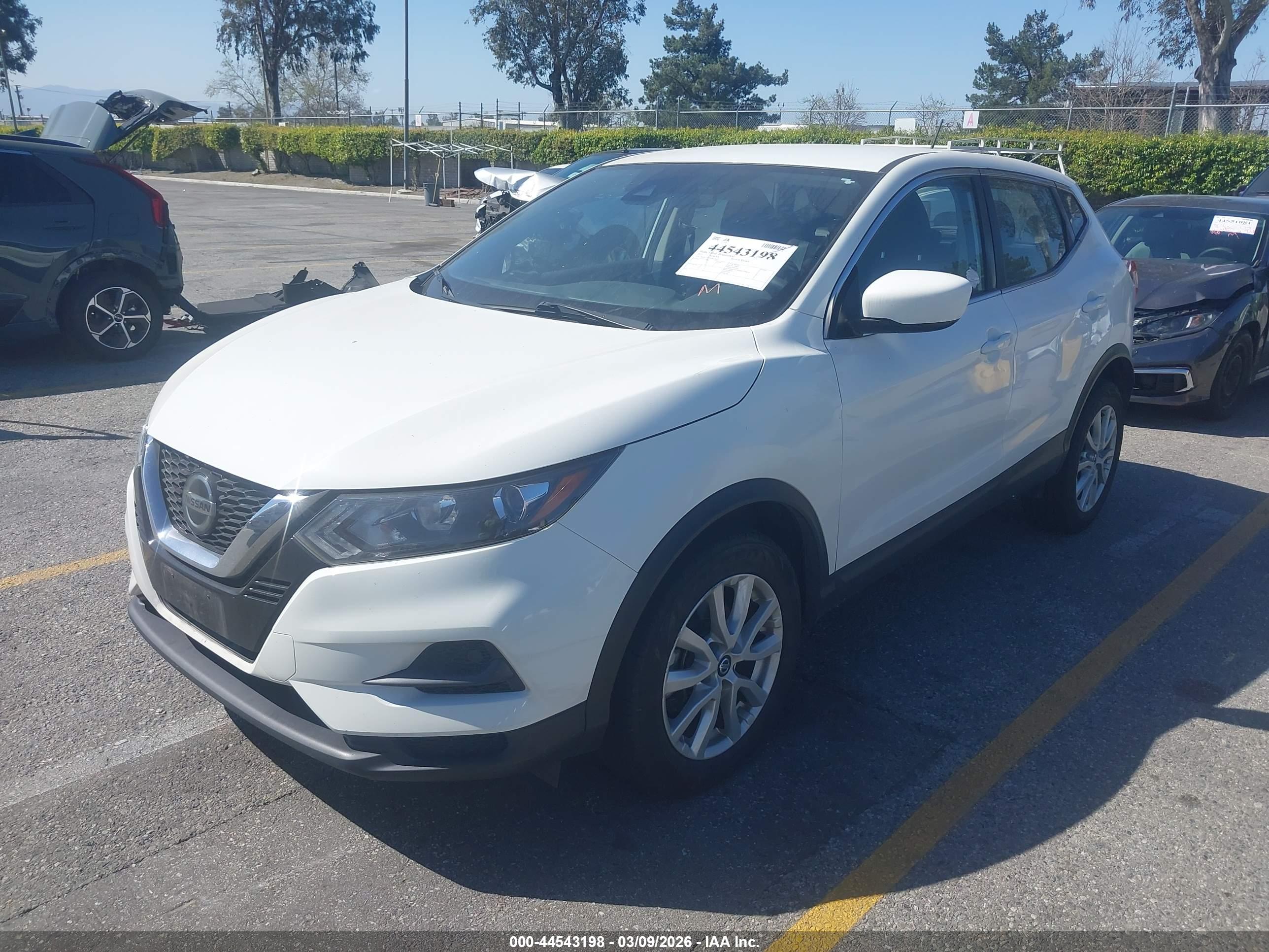 NISSAN ROGUE image 2