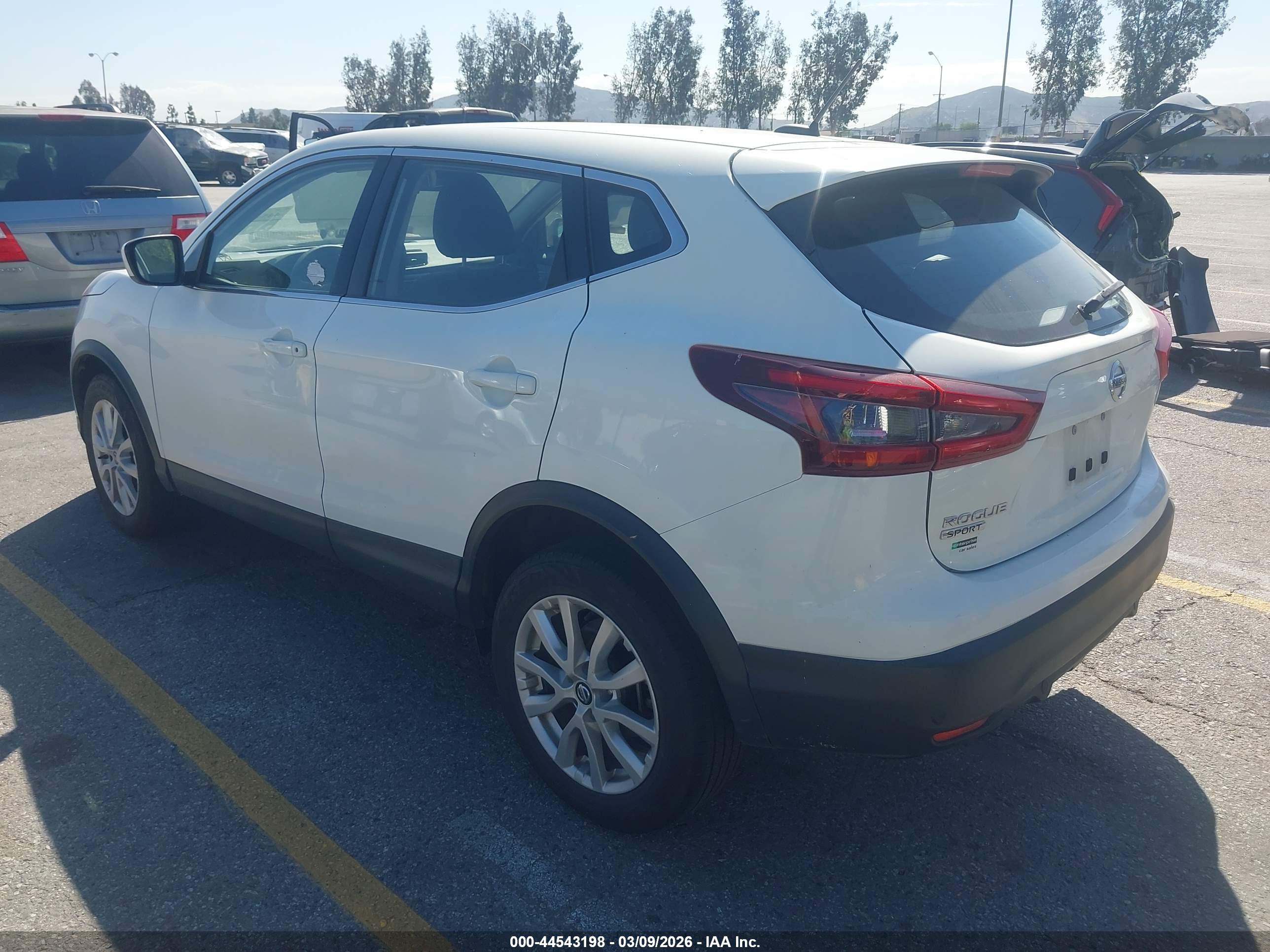 NISSAN ROGUE image 3