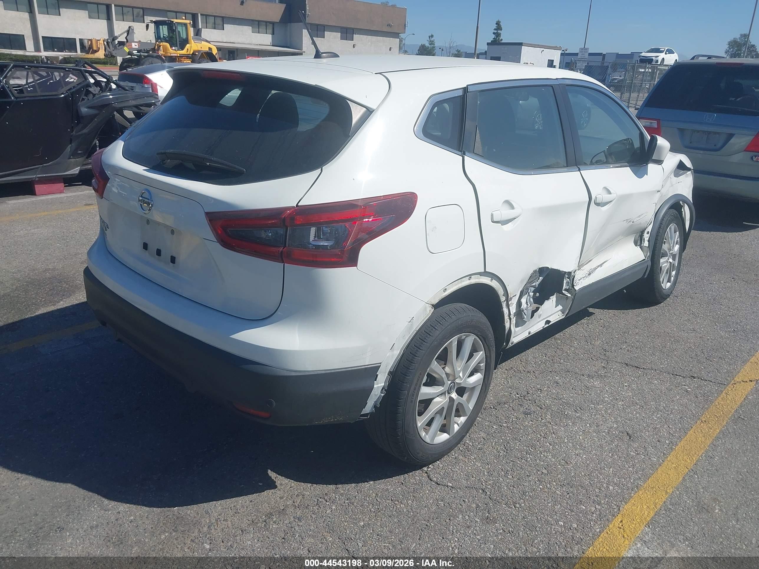 NISSAN ROGUE image 4