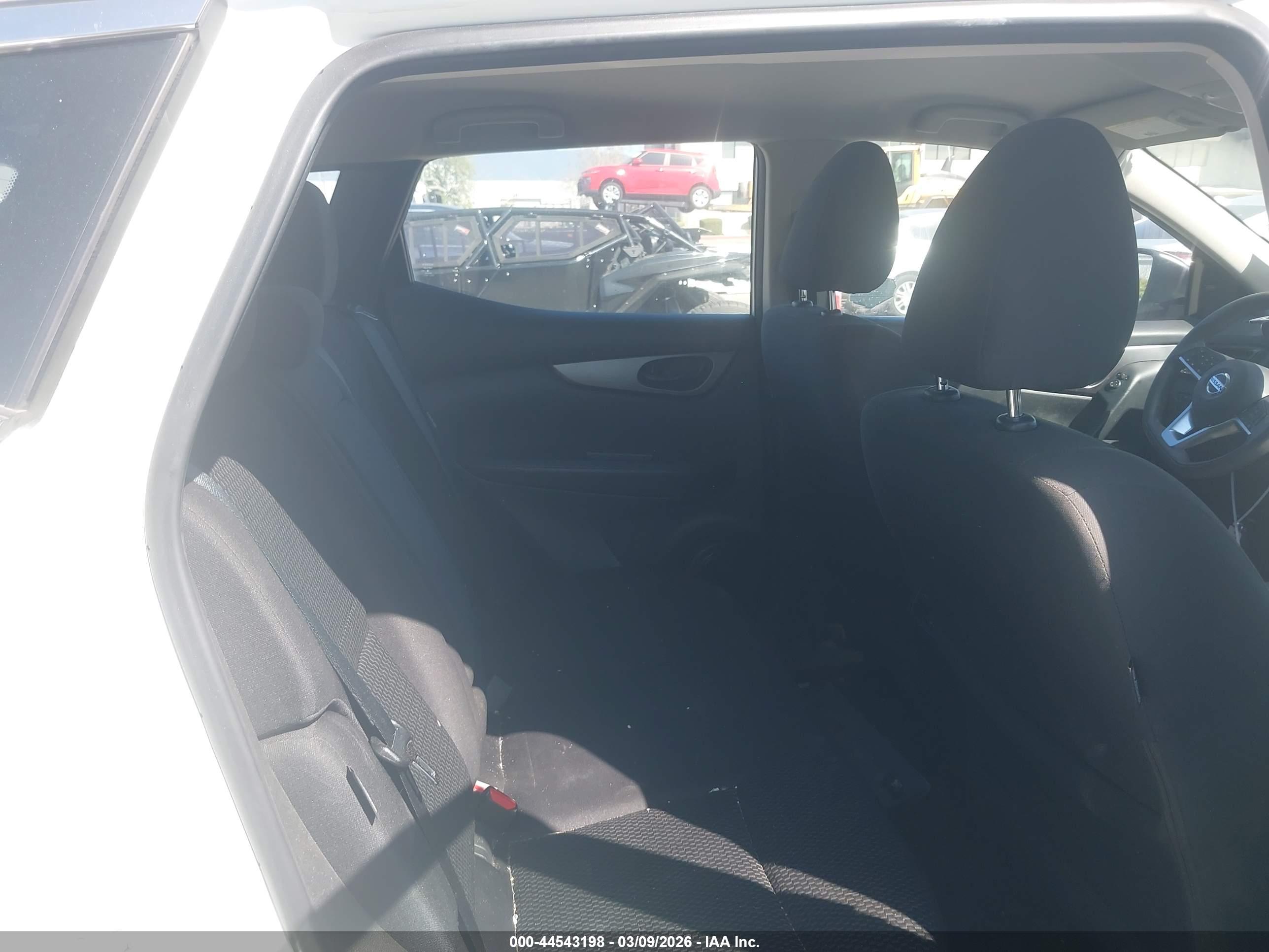 NISSAN ROGUE image 8