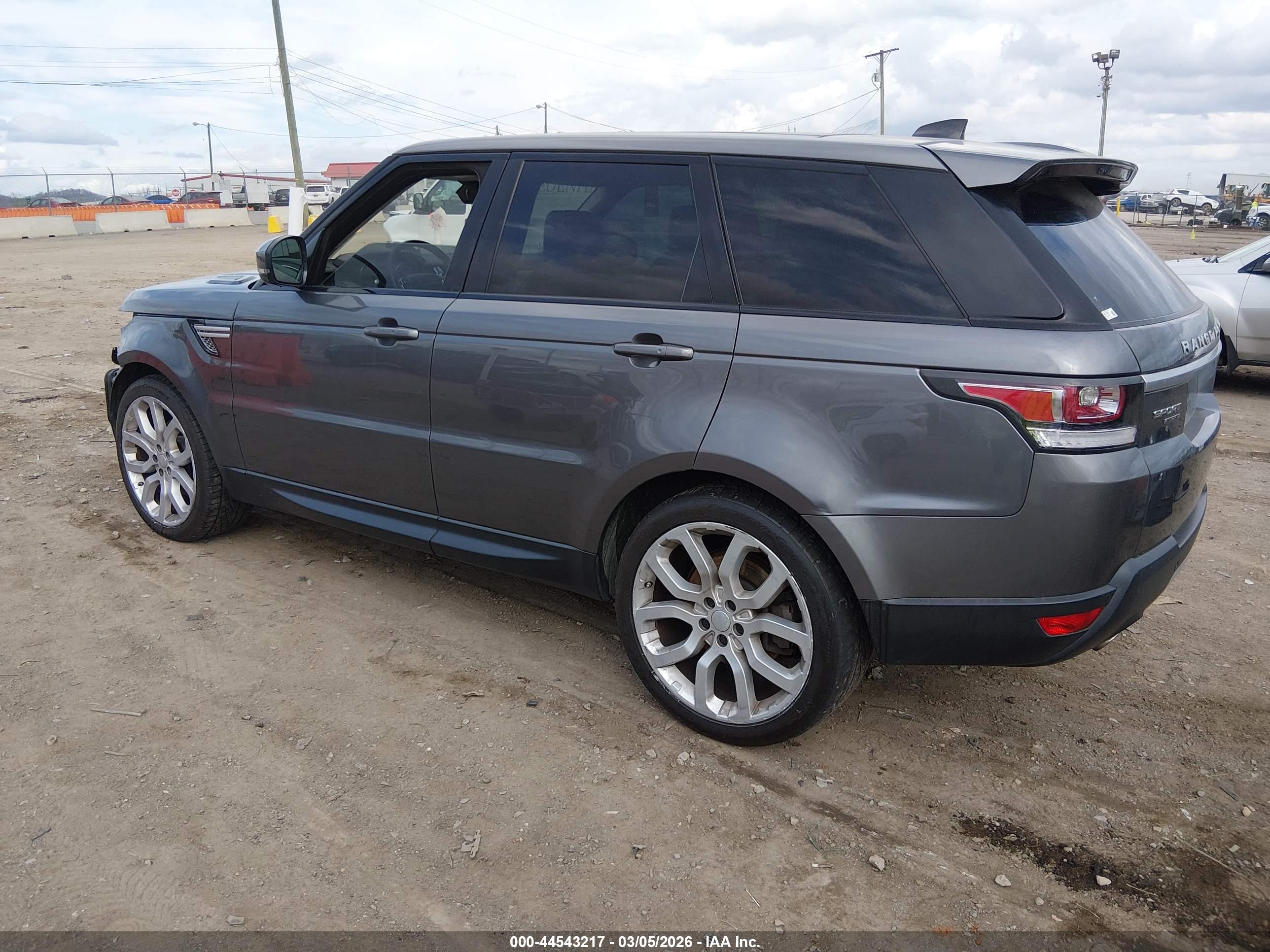 LAND ROVER image 3