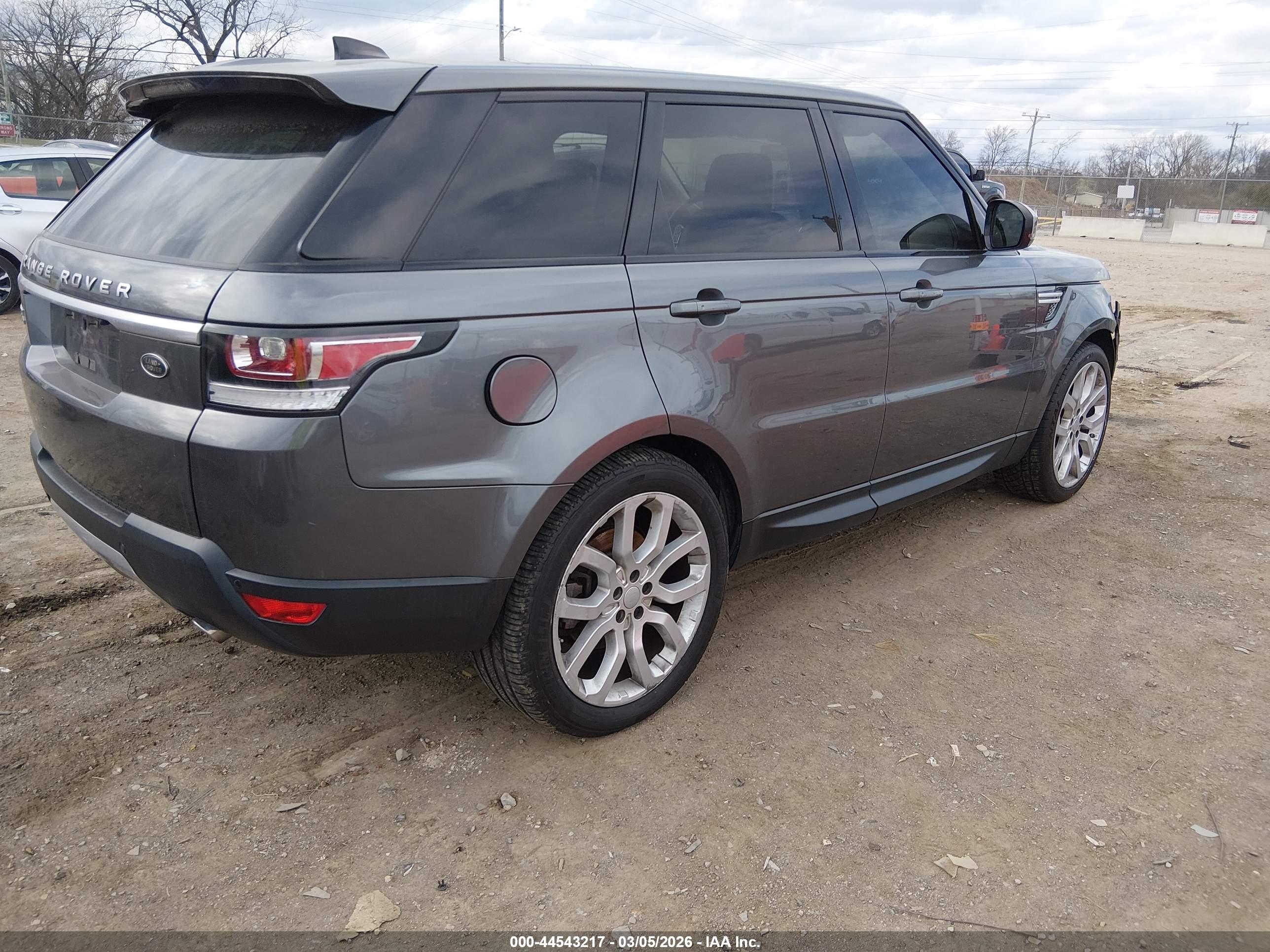 LAND ROVER image 4