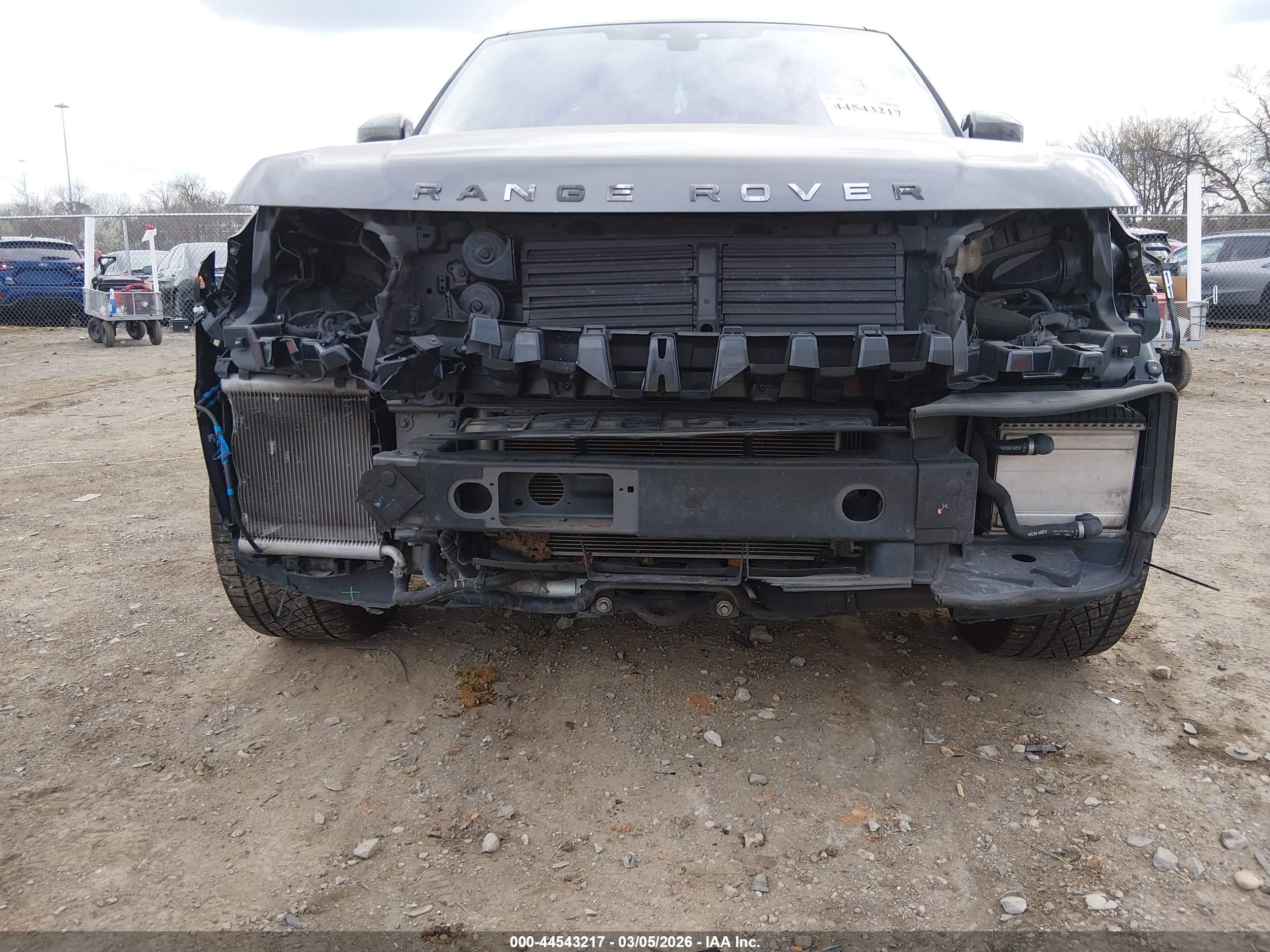 LAND ROVER image 6