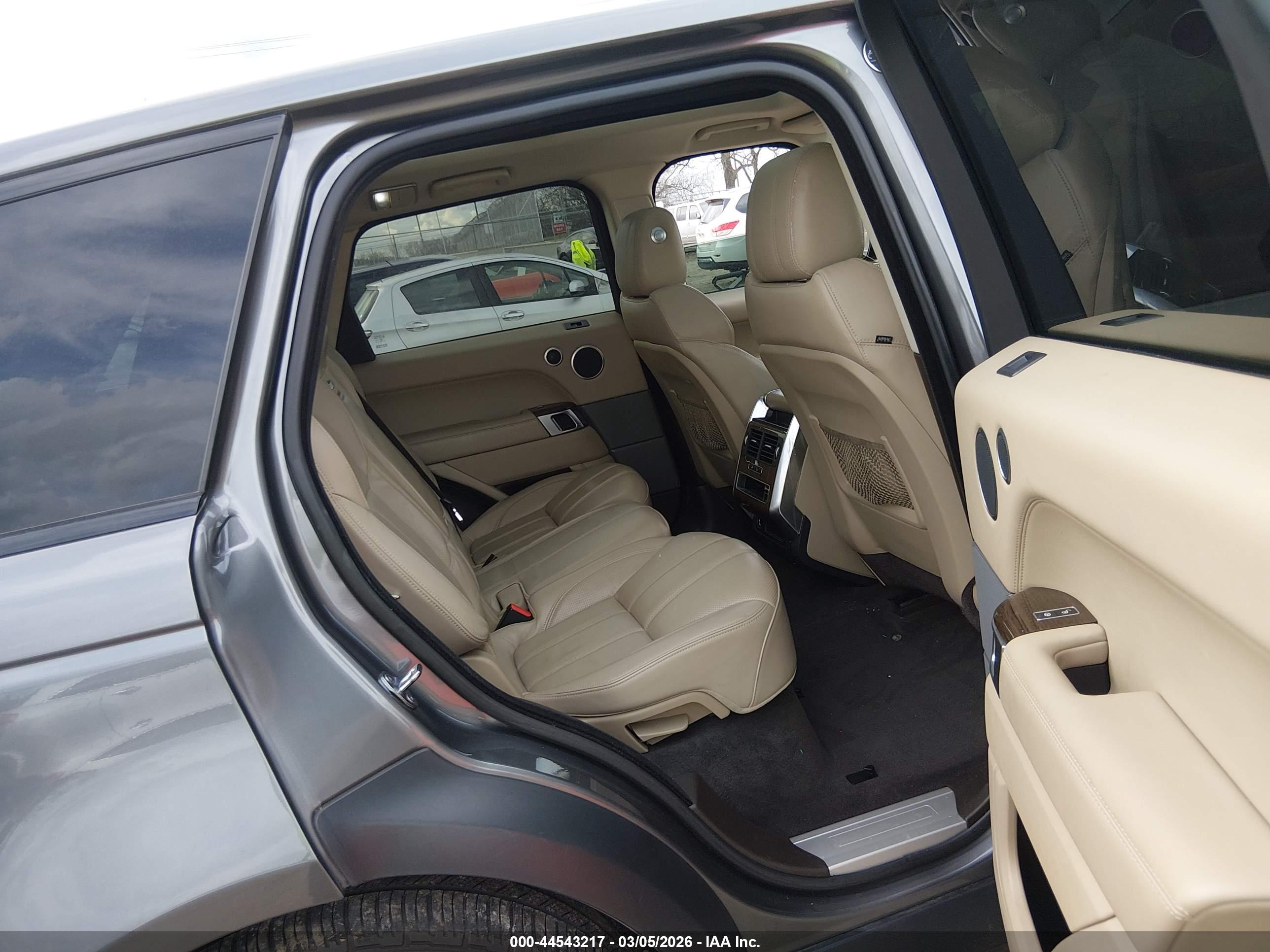 LAND ROVER image 8