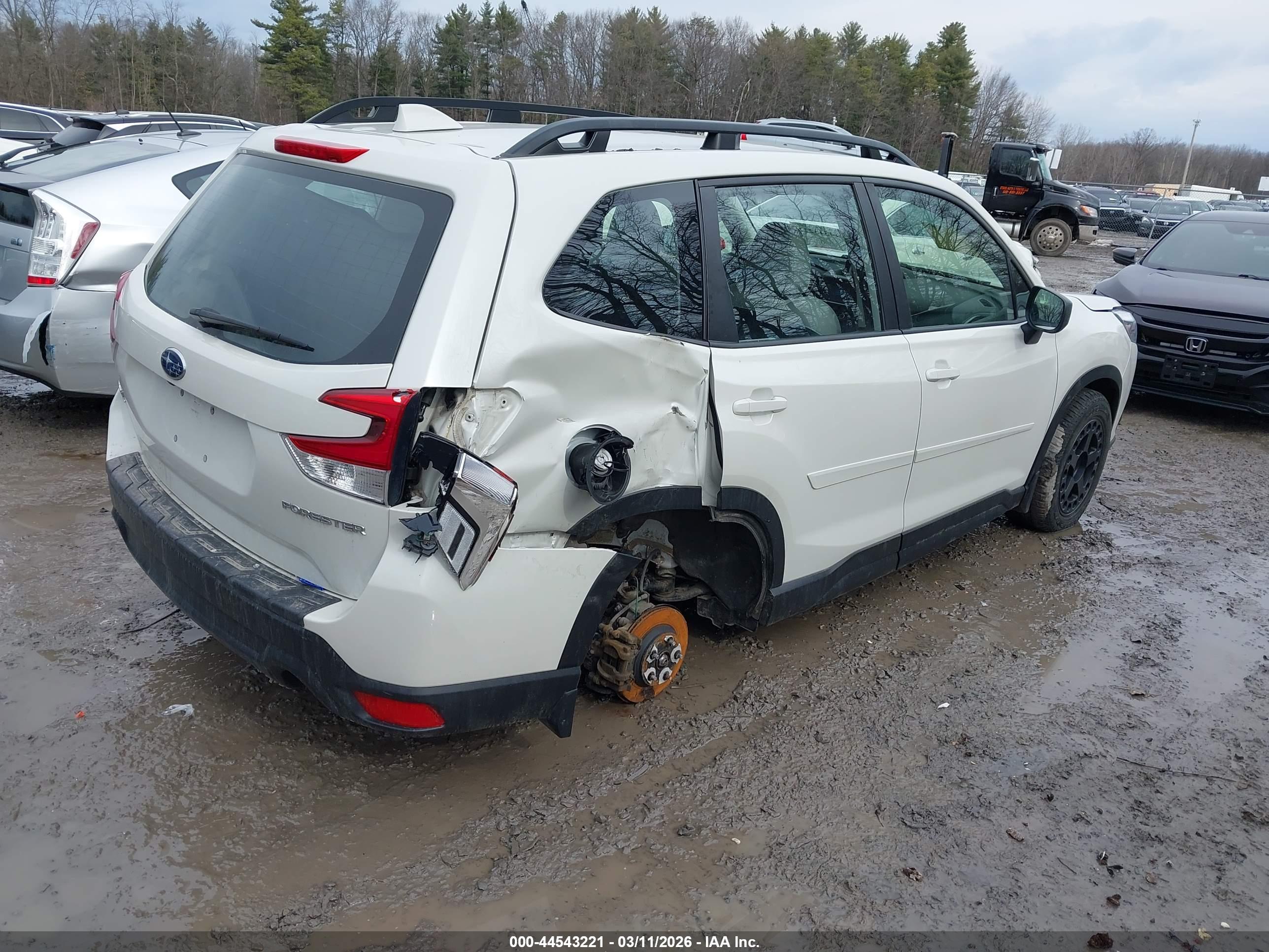 SUBARU FORESTER image 4