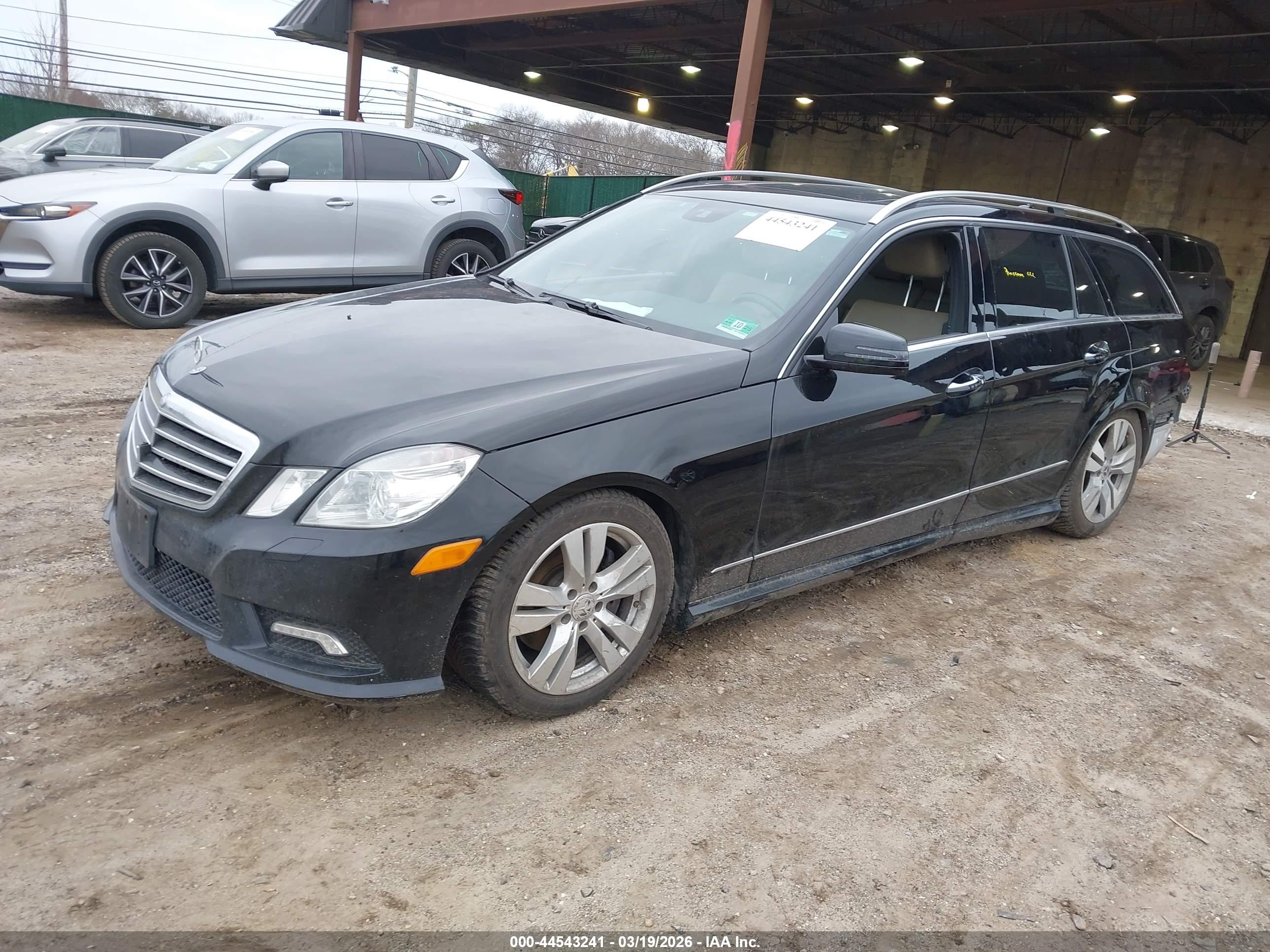 MERCEDES-BENZ E image 2