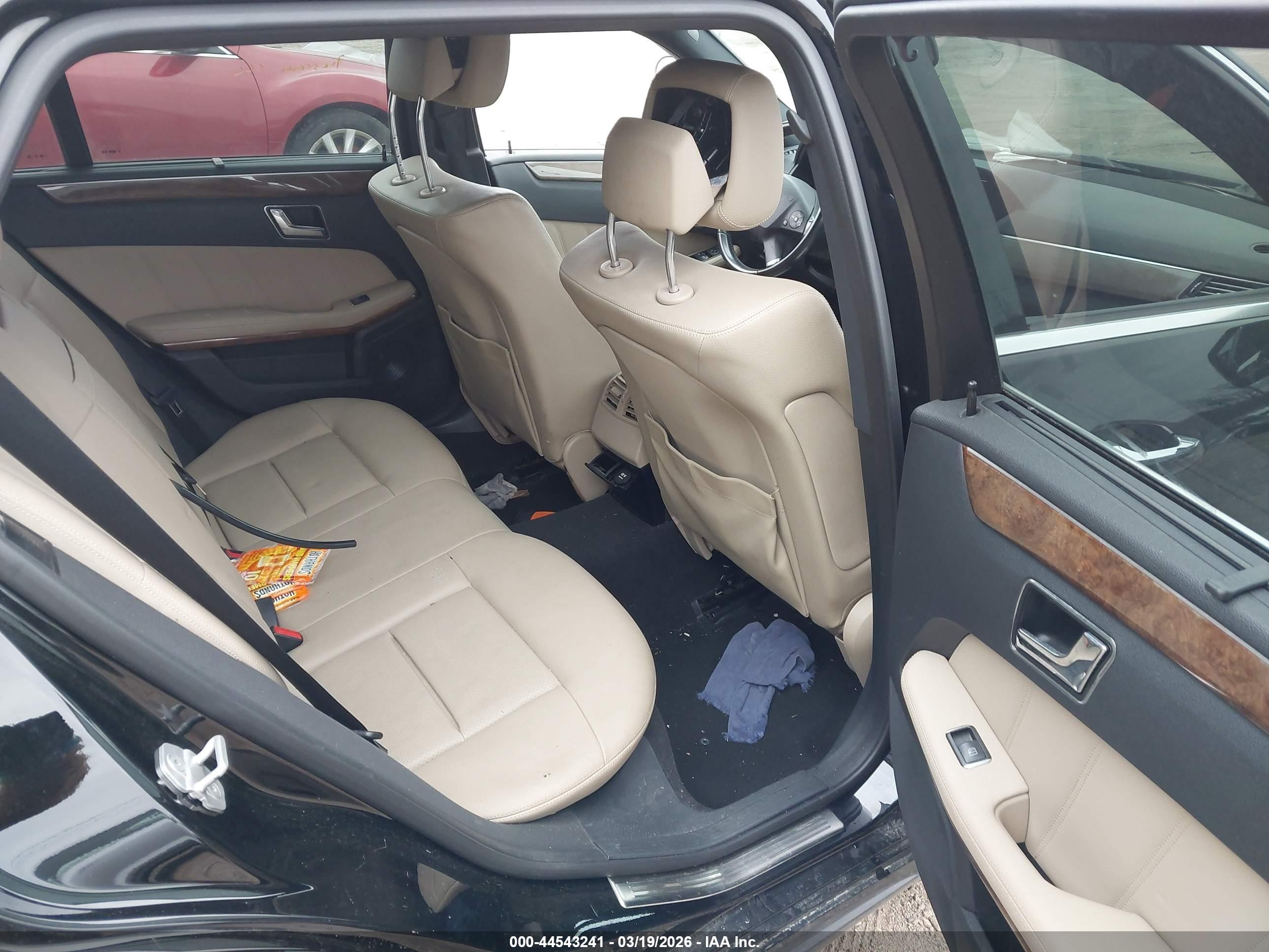MERCEDES-BENZ E image 8