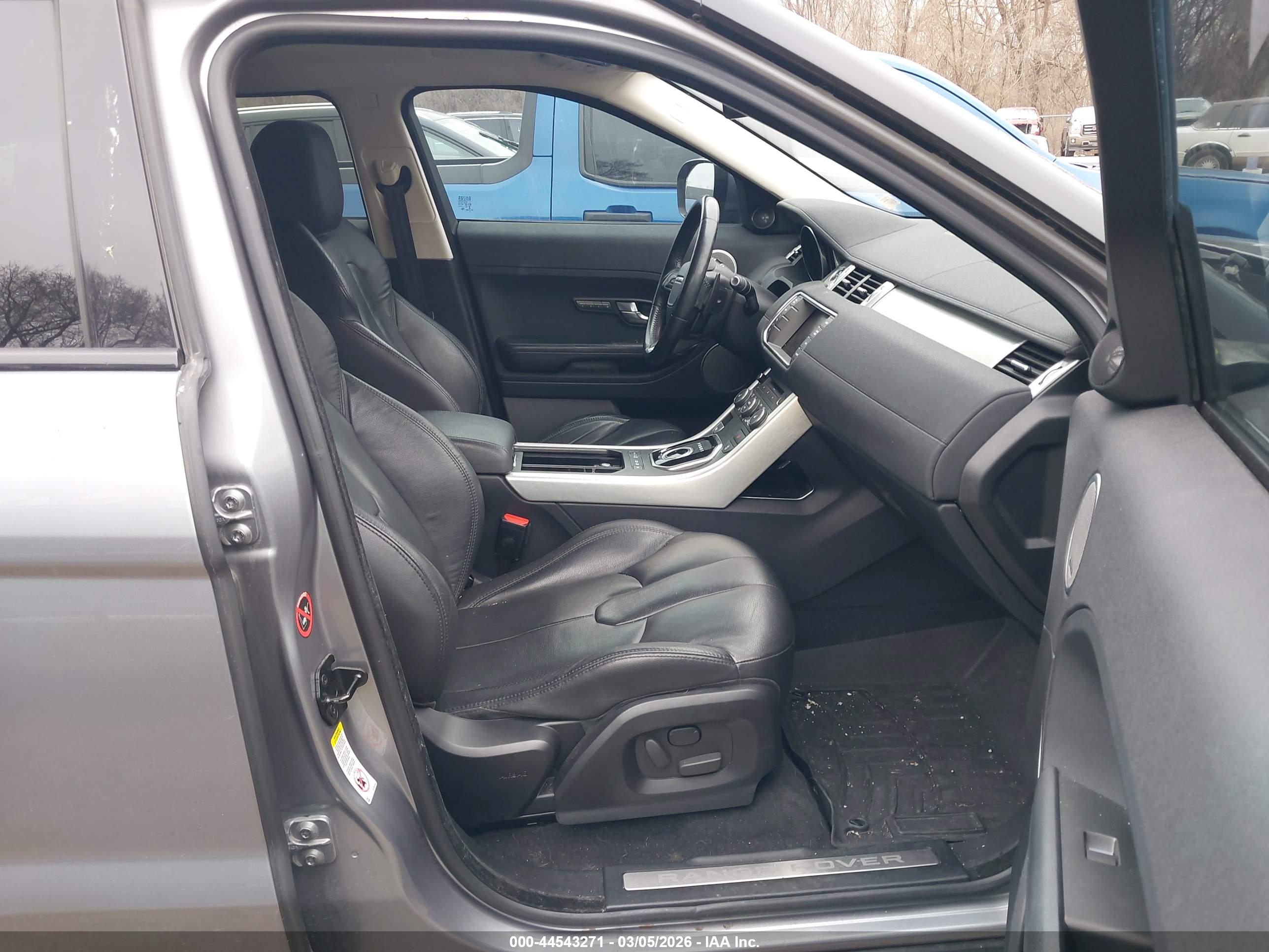 LAND ROVER image 5