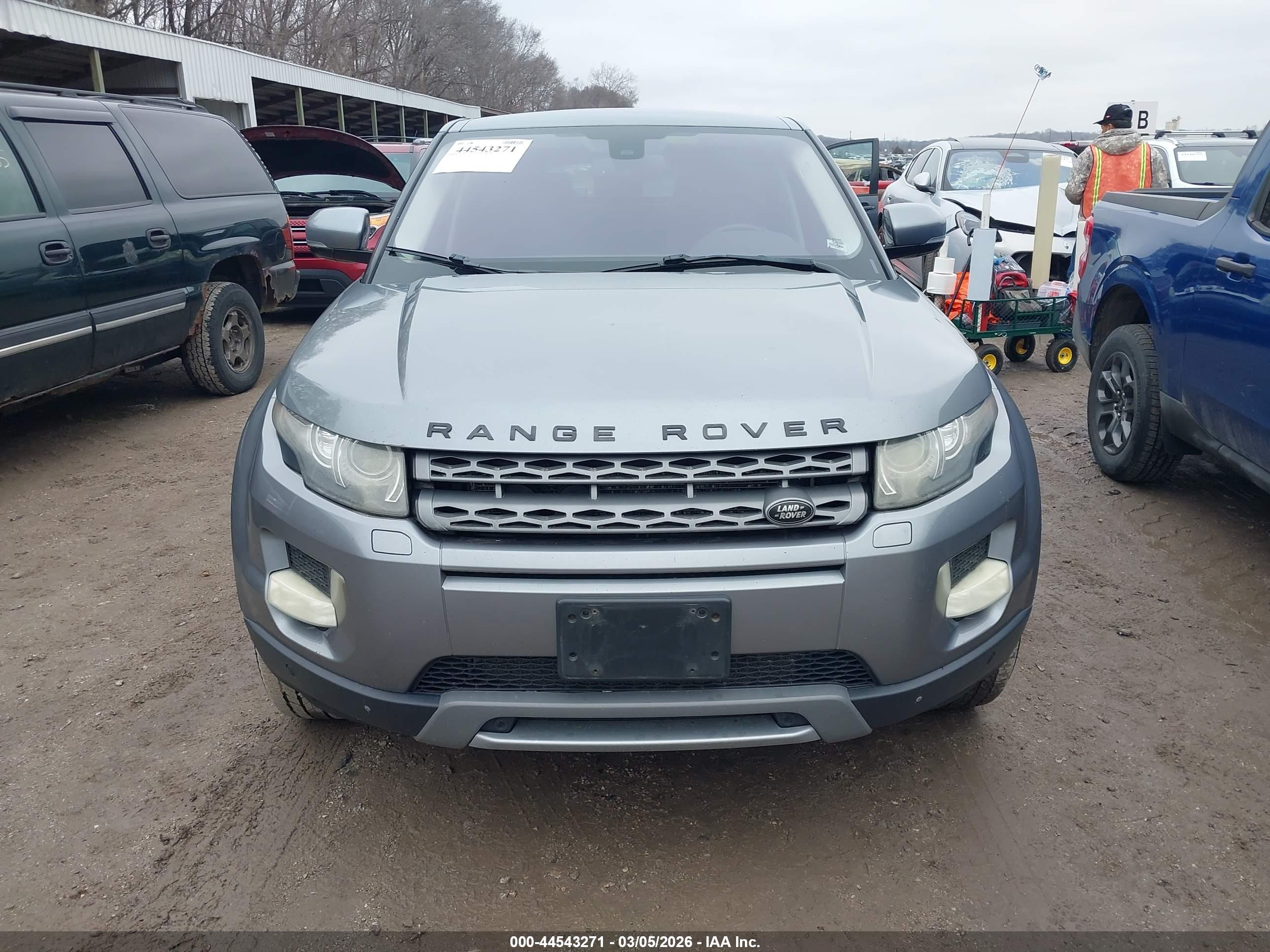 LAND ROVER image 6