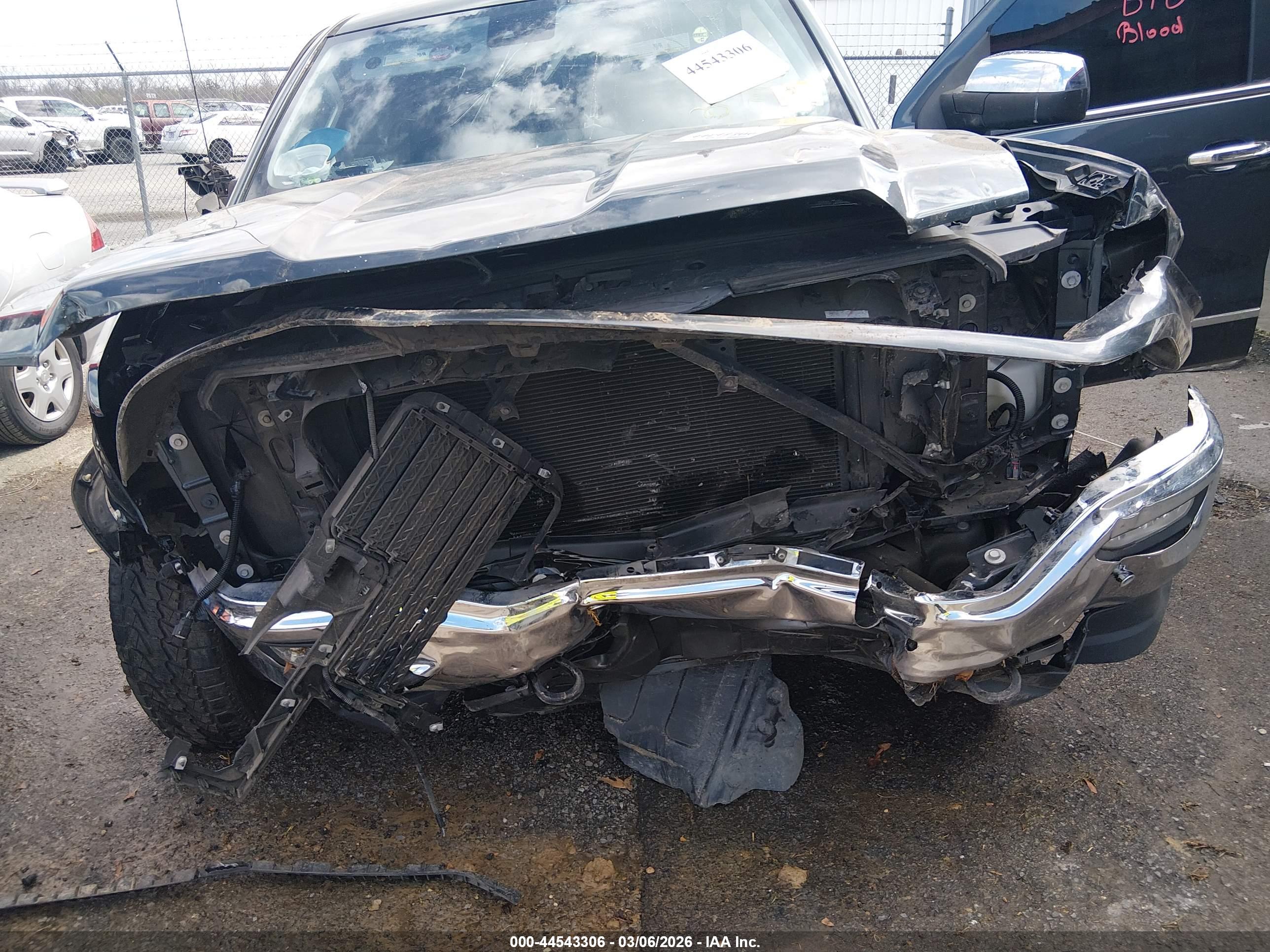GMC SIERRA image 6