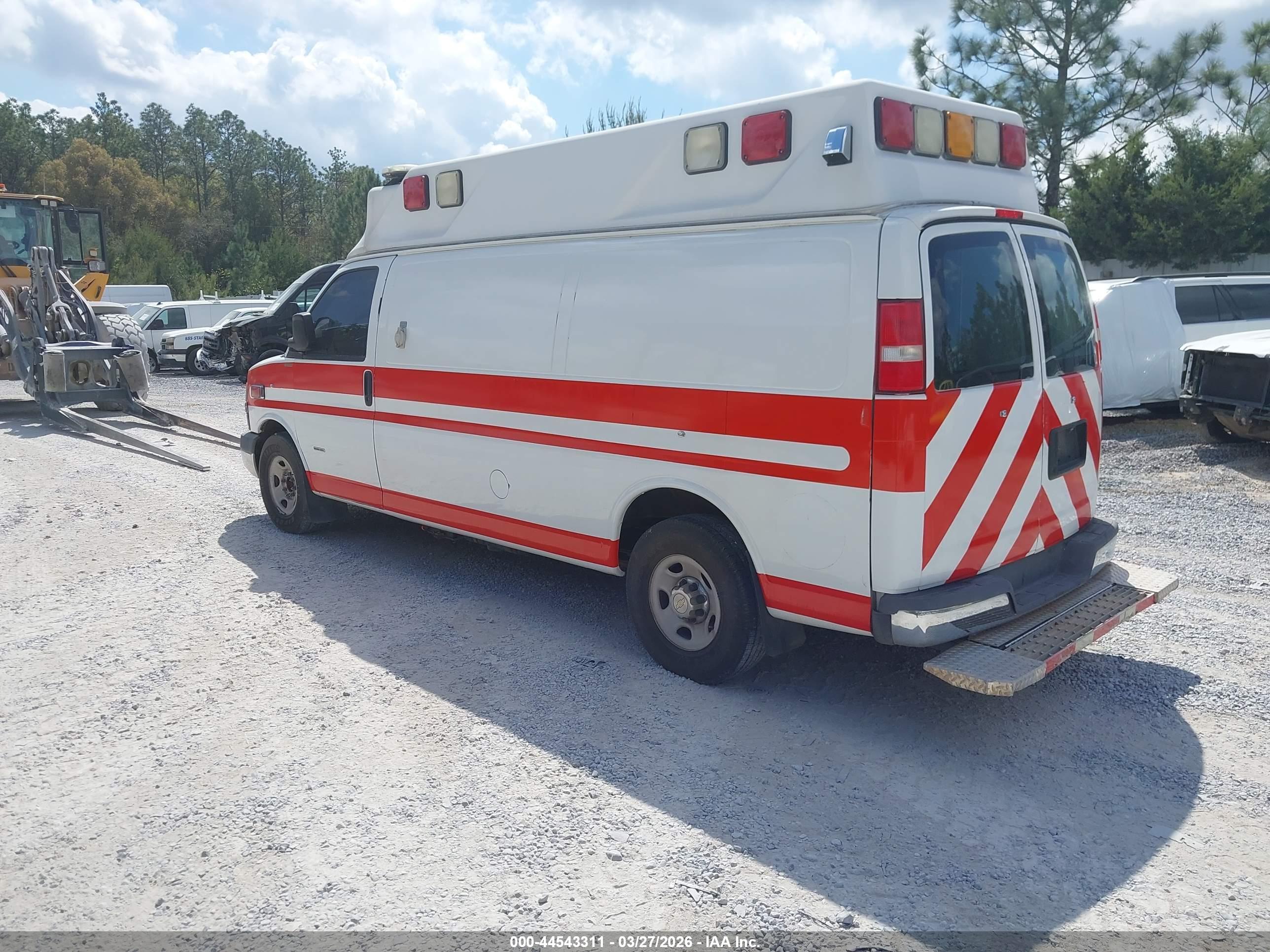 CHEVROLET EXPRESS image 3